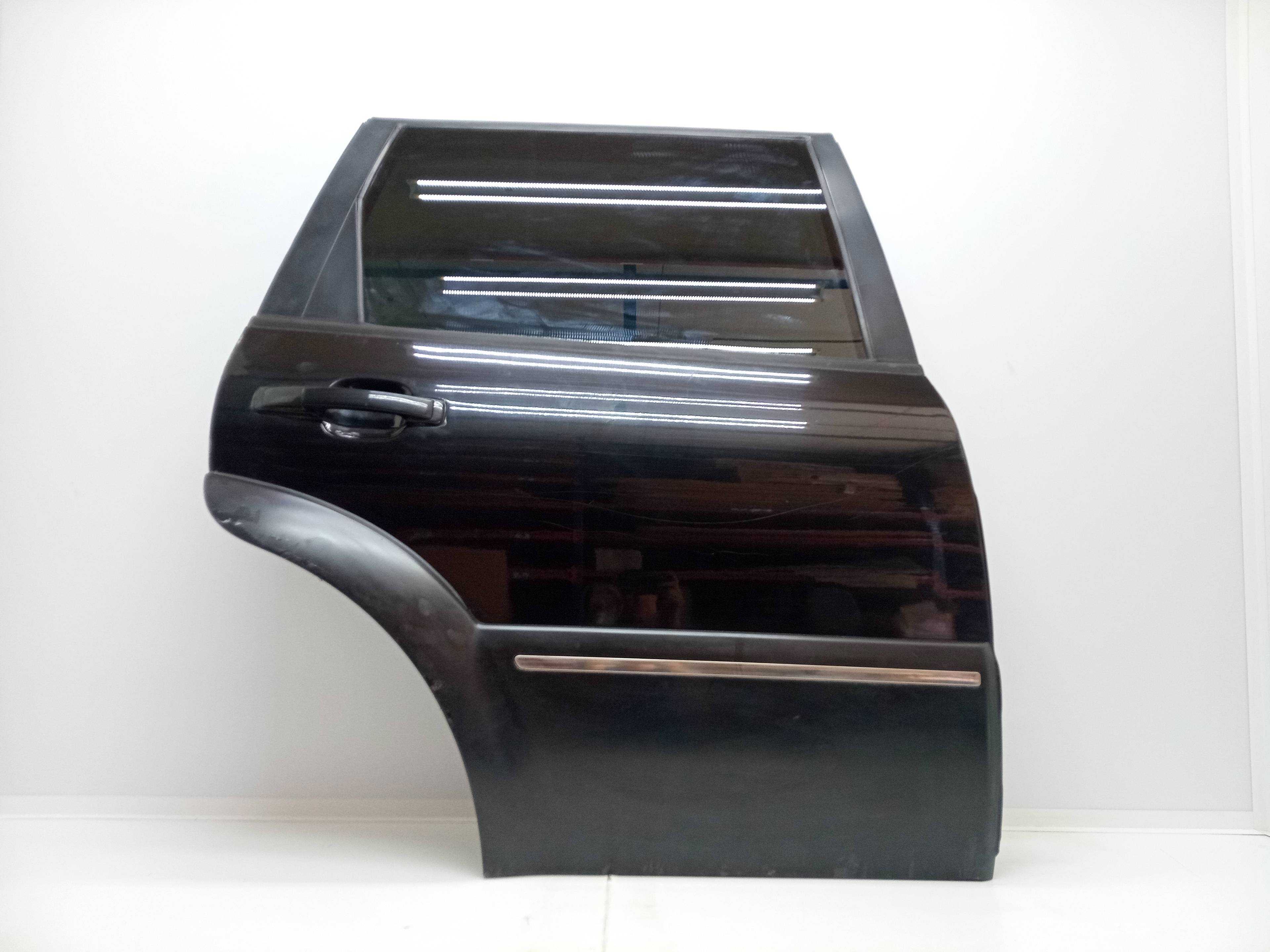 Recambio de puerta trasera derecha para ssangyong rexton 2.7 turbodiesel cat referencia OEM IAM   