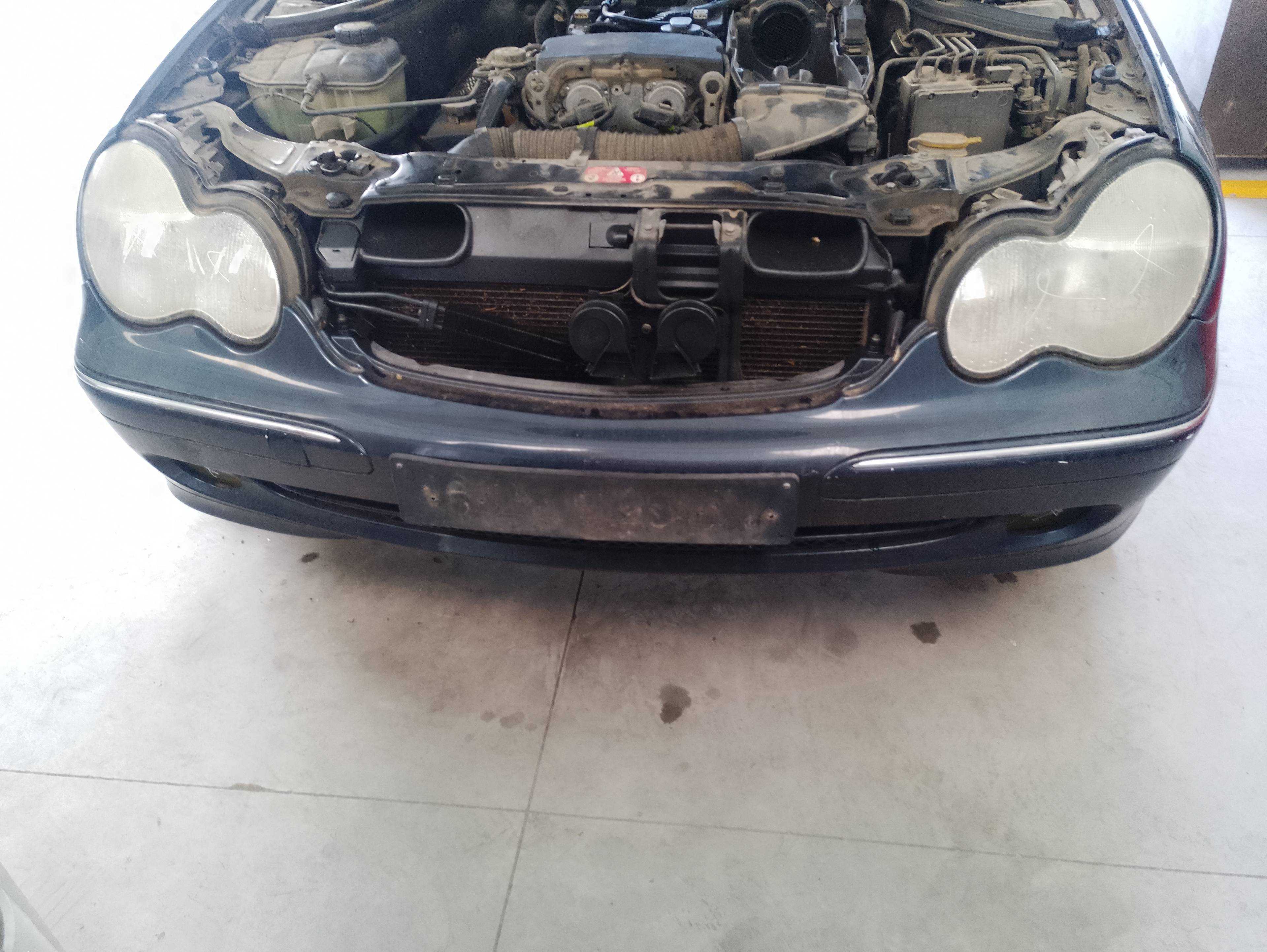 Recambio de paragolpes delantero para mercedes-benz clase c (w203) berlina 200 compressor (203.042) referencia OEM IAM A20388514