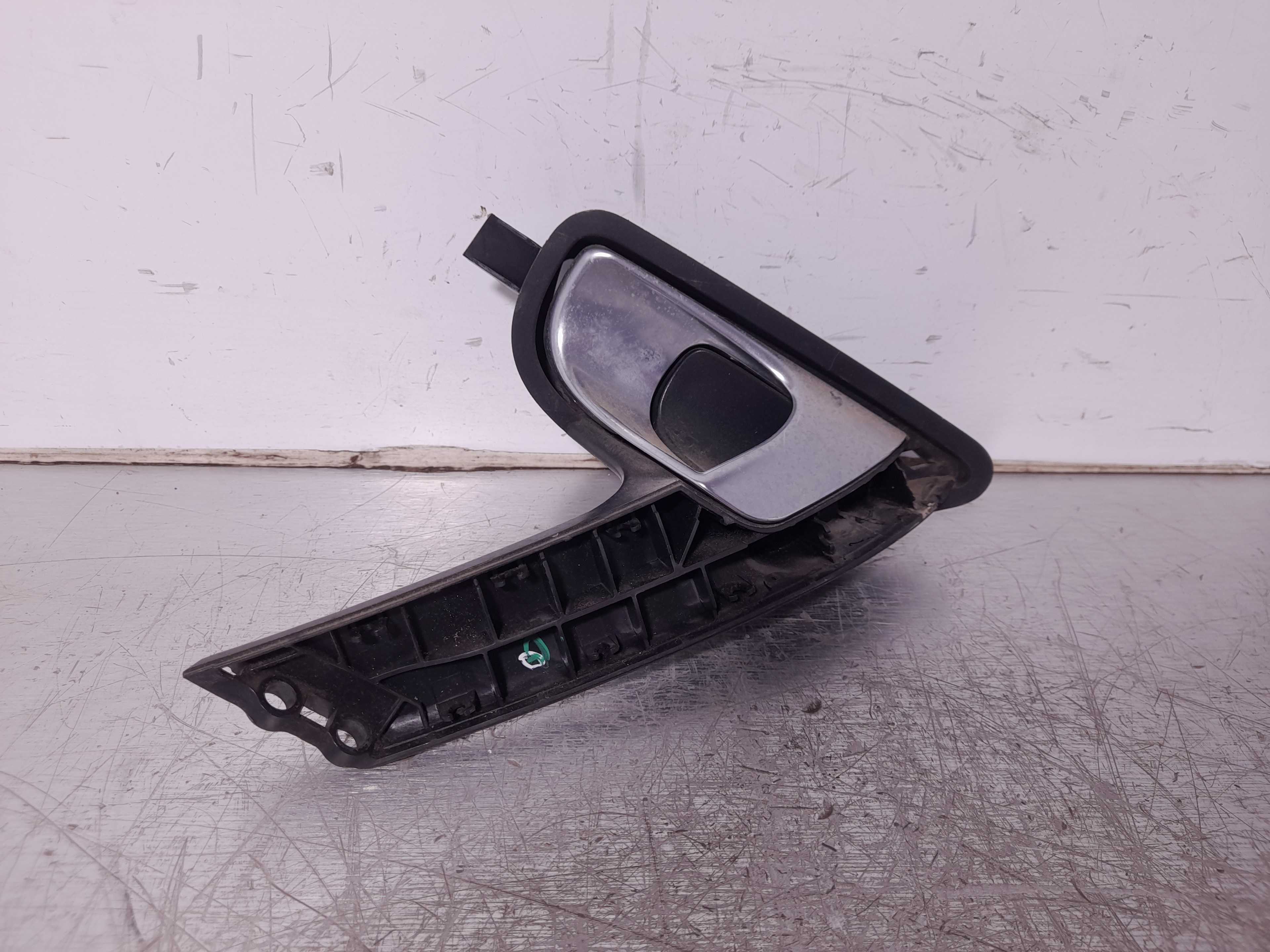 Recambio de maneta interior delantera izquierda para nissan primera berlina (p12) acenta referencia OEM IAM   