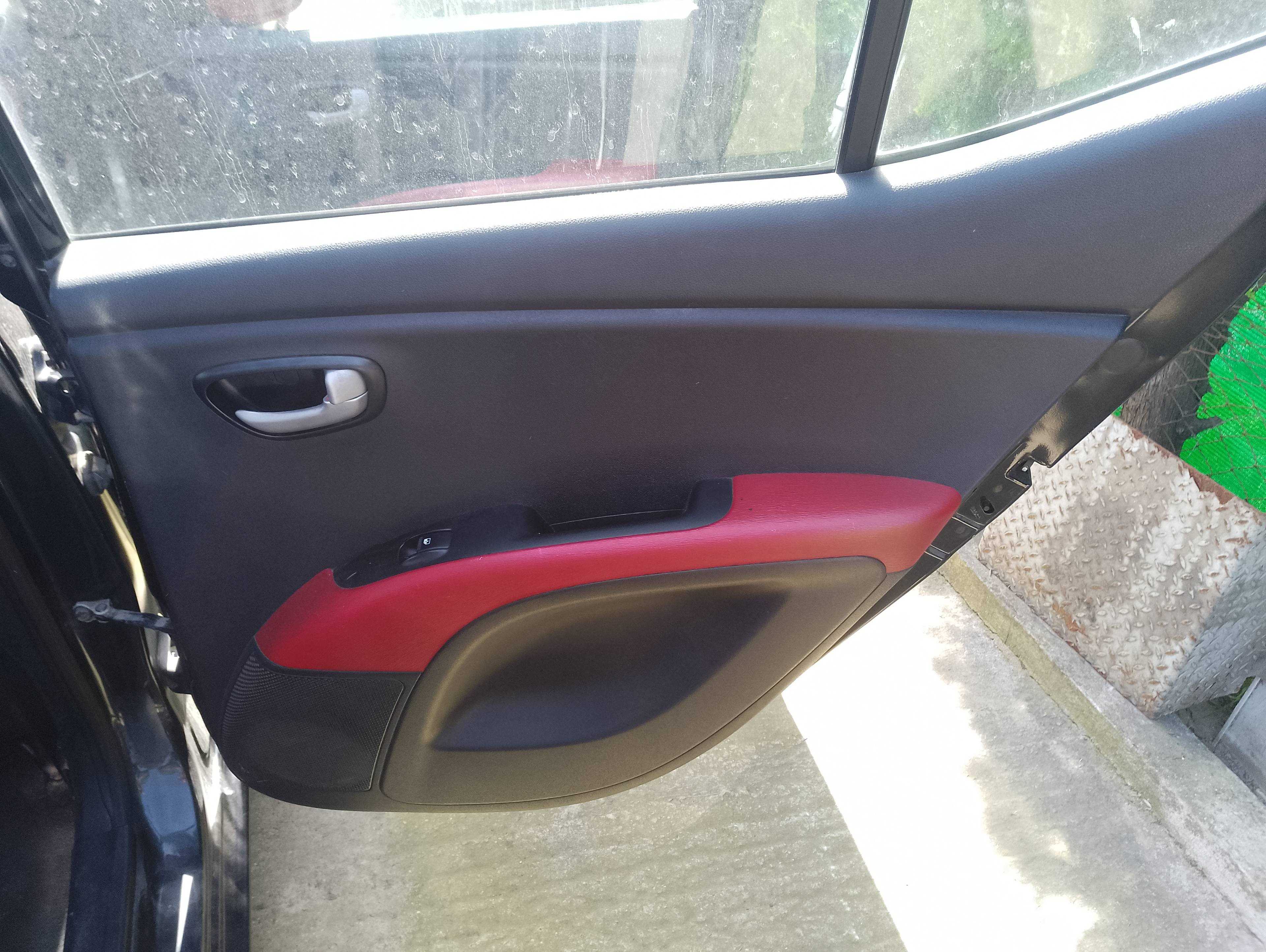 Recambio de guarnecido puerta trasera derecha para hyundai i10 classic referencia OEM IAM   
