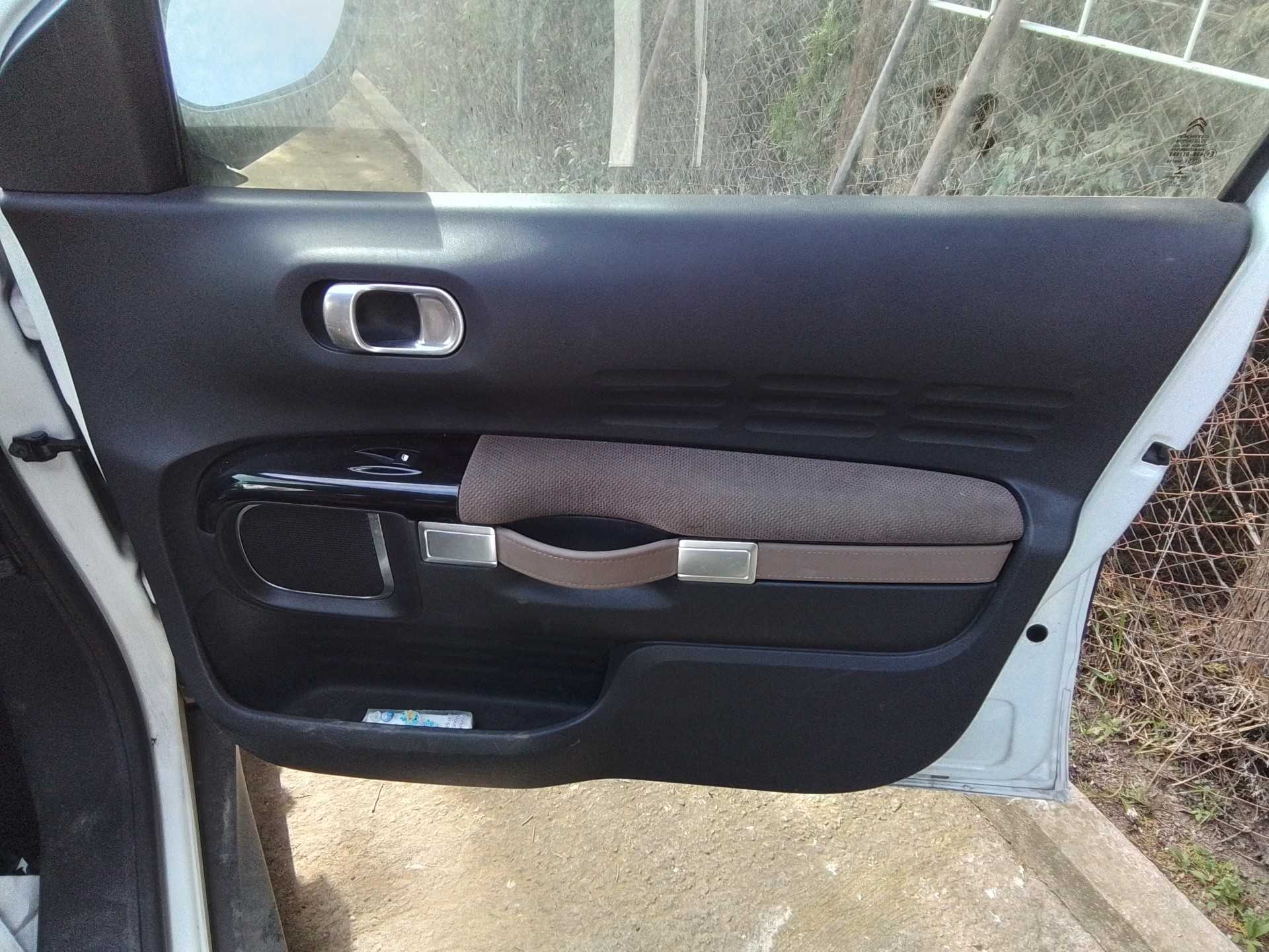 Recambio de guarnecido puerta delantera derecha para citroën c4 cactus feel referencia OEM IAM   