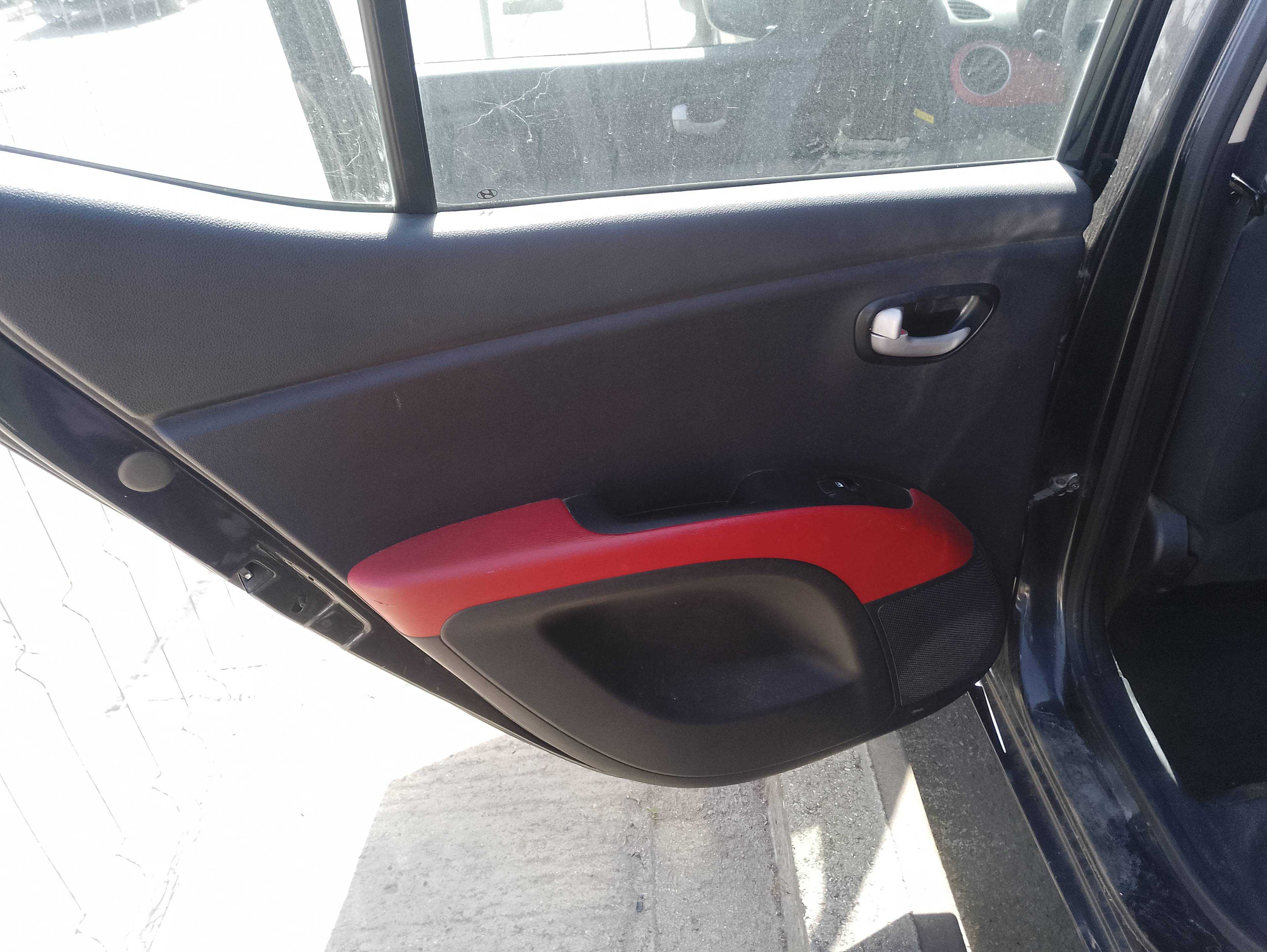 Recambio de guarnecido puerta trasera izquierda para hyundai i10 classic referencia OEM IAM   