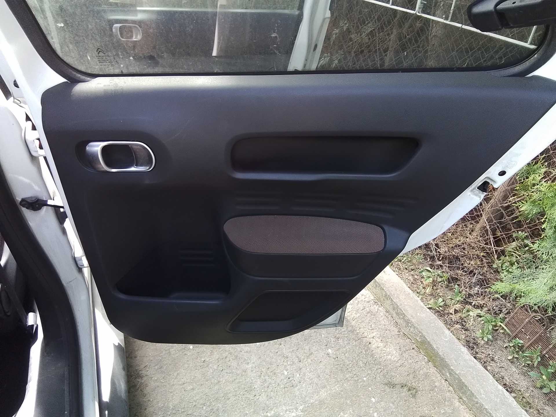 Recambio de guarnecido puerta trasera derecha para citroën c4 cactus feel referencia OEM IAM   