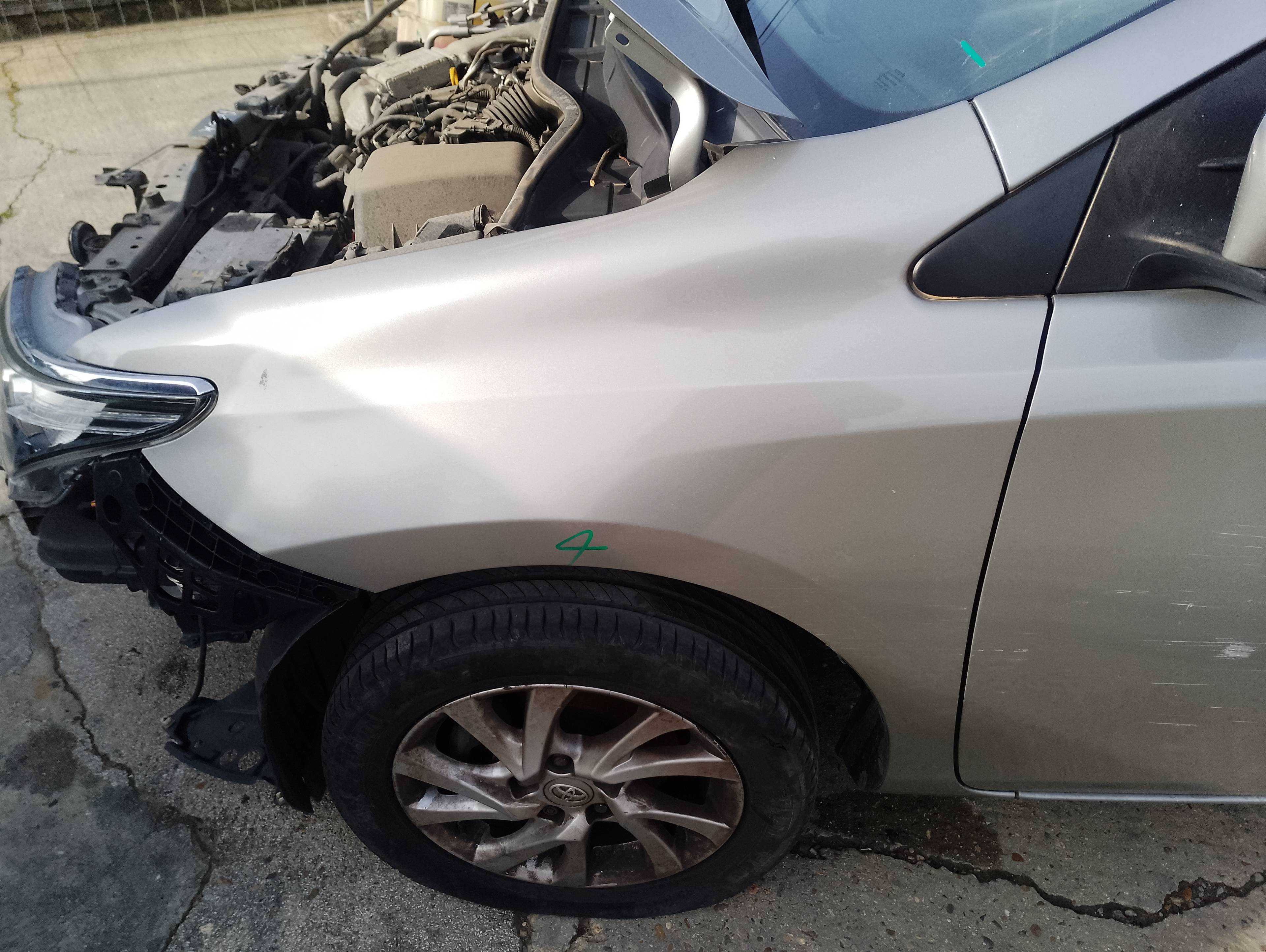 Recambio de aleta delantera izquierda para toyota auris active referencia OEM IAM   