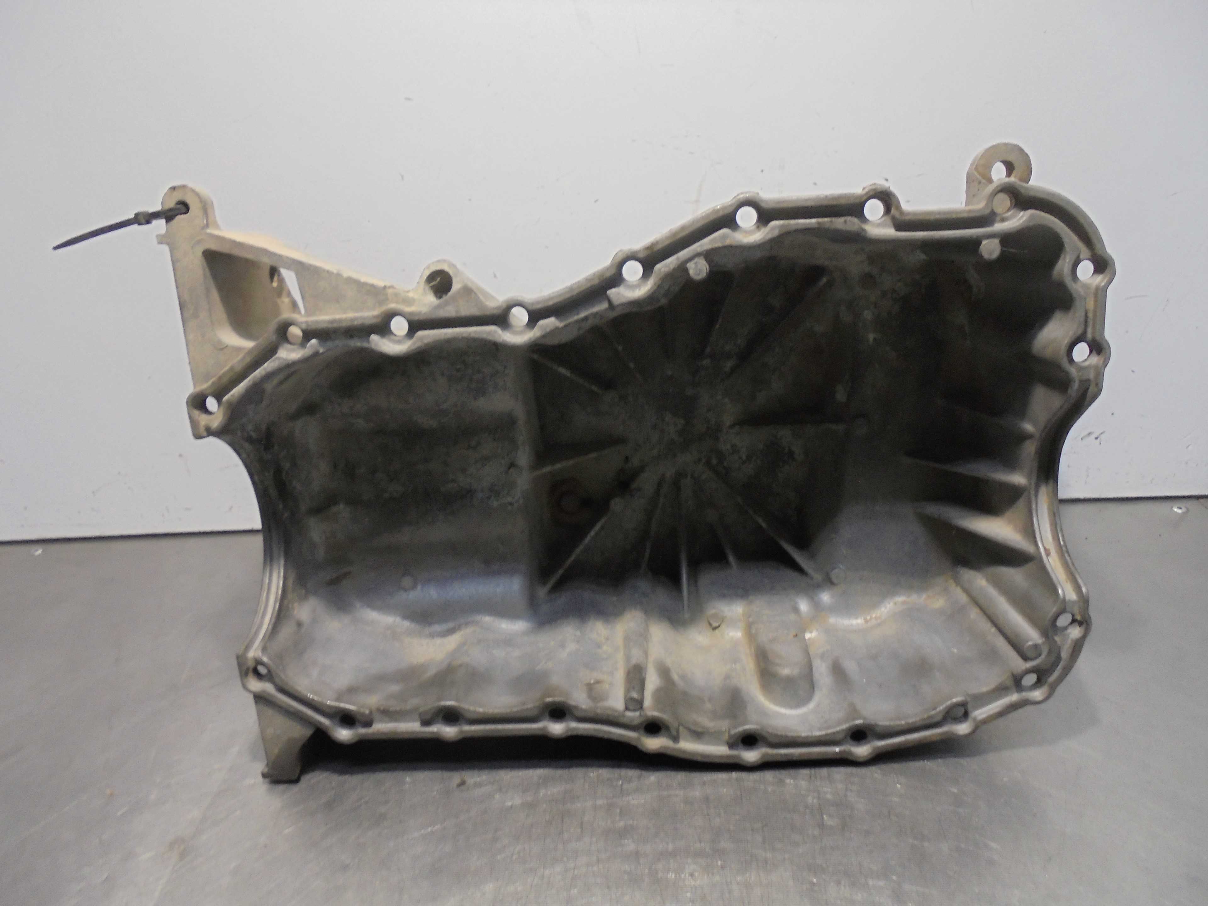 Recambio de carter para renault megane ii classic berlina 1.9 dci diesel referencia OEM IAM 188381  