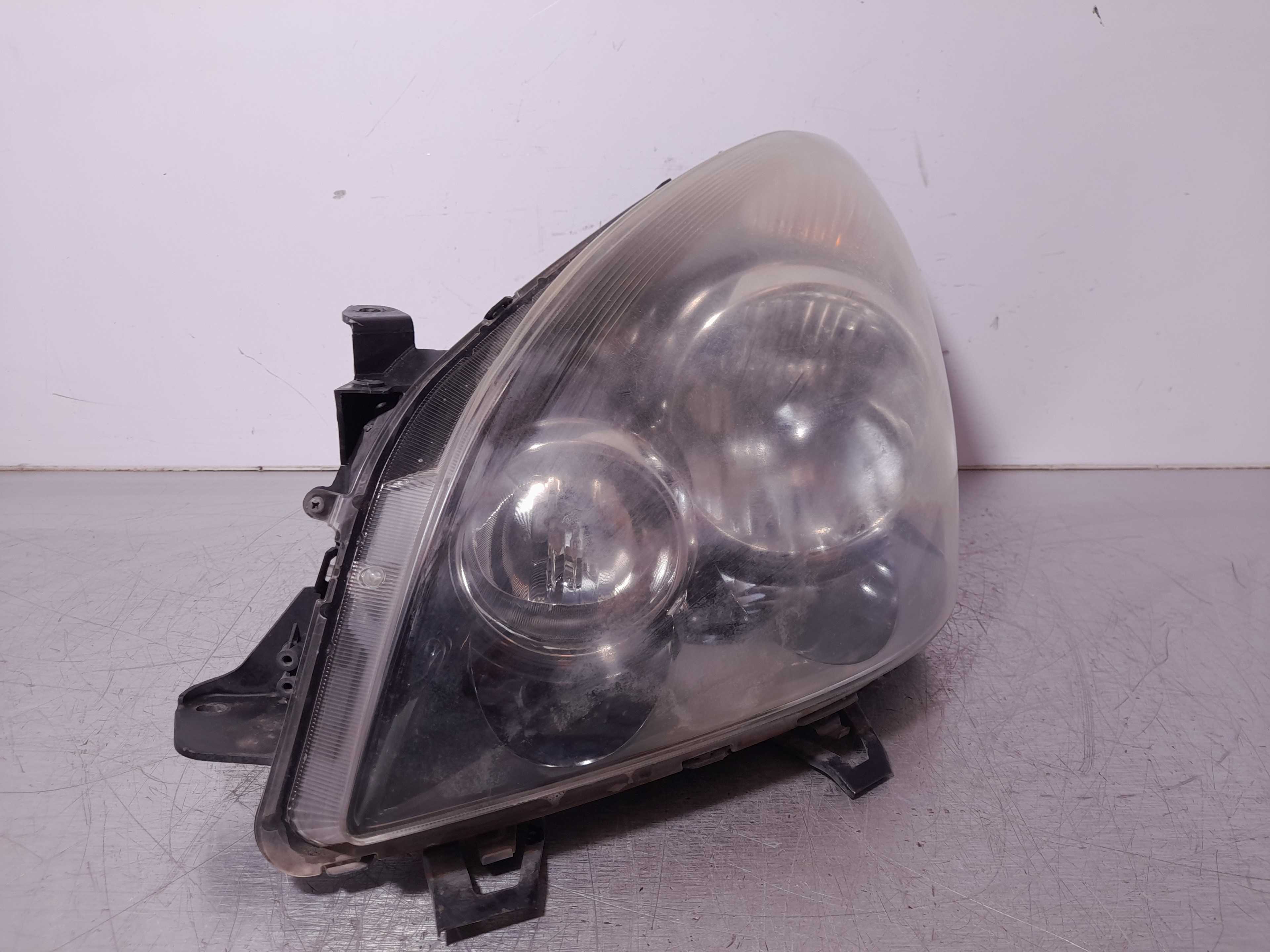Recambio de faro izquierdo para toyota corolla verso (r1) 2,2 d-4d sport referencia OEM IAM   