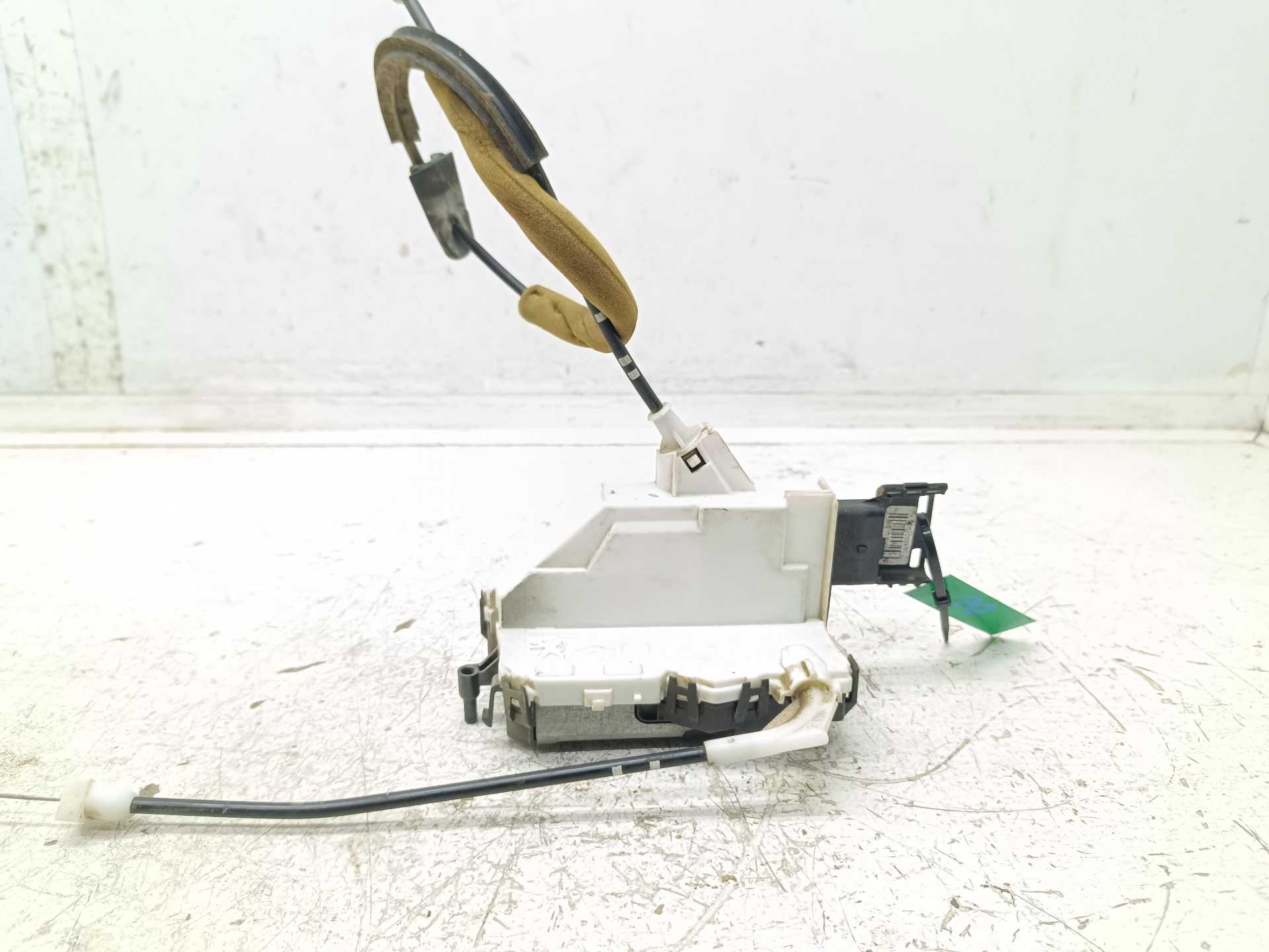 Recambio de cerradura puerta delantera derecha para citroën berlingo station wagon xtr referencia OEM IAM PSA828405  