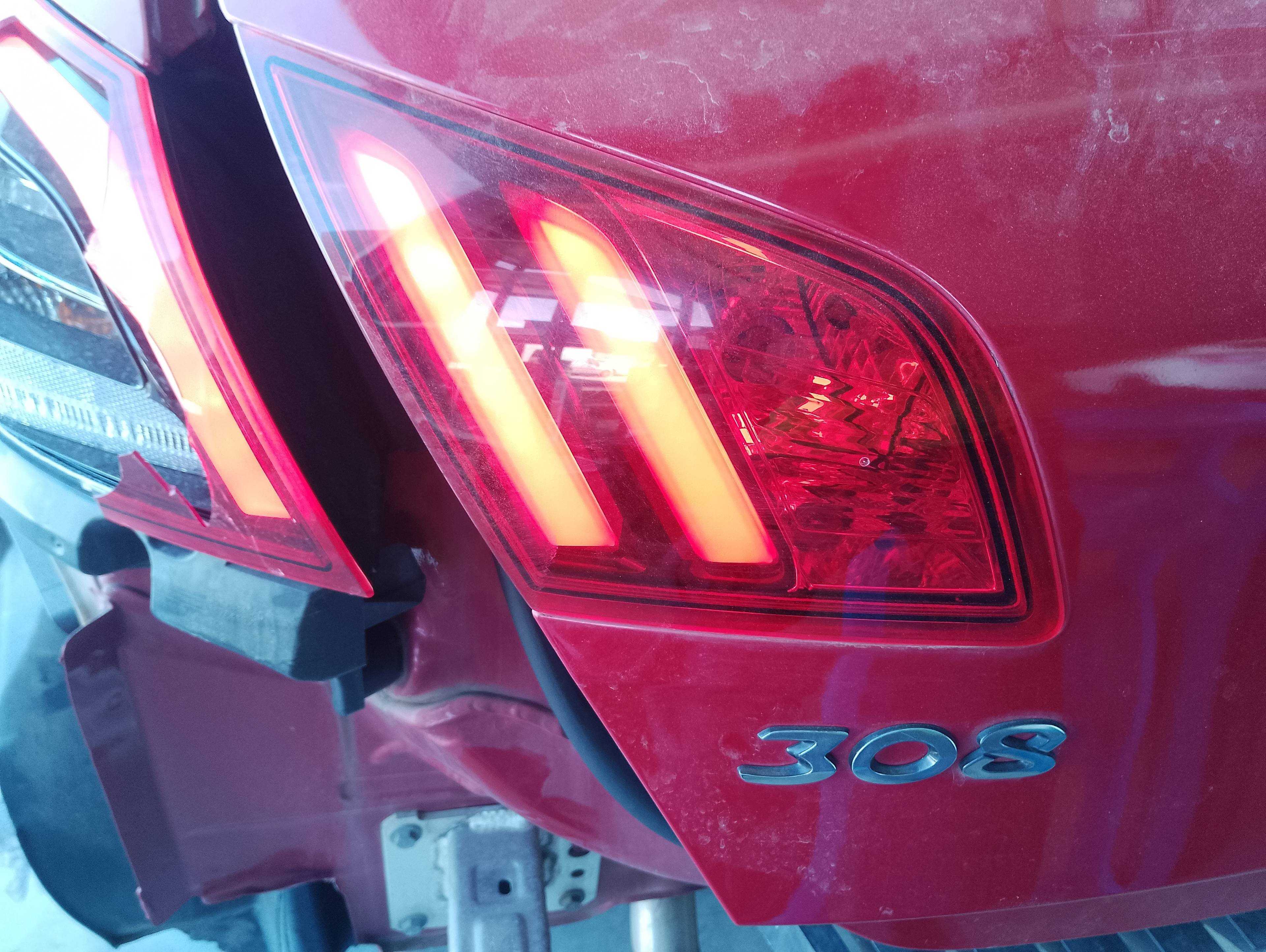 Recambio de piloto porton trasero izquierdo para peugeot 308 style referencia OEM IAM   