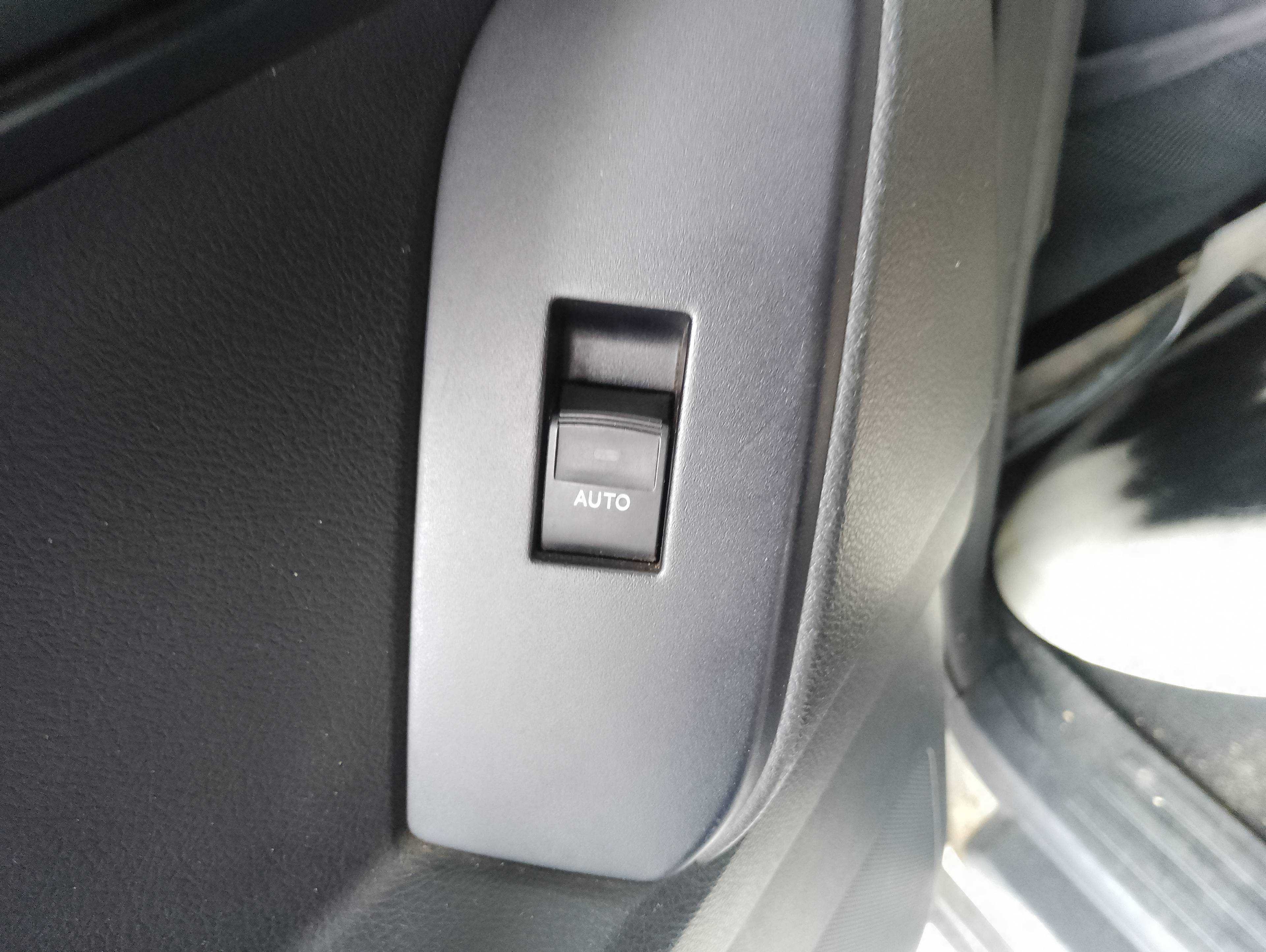 Recambio de mando elevalunas trasero izquierdo para toyota land cruiser (j15) basis referencia OEM IAM   