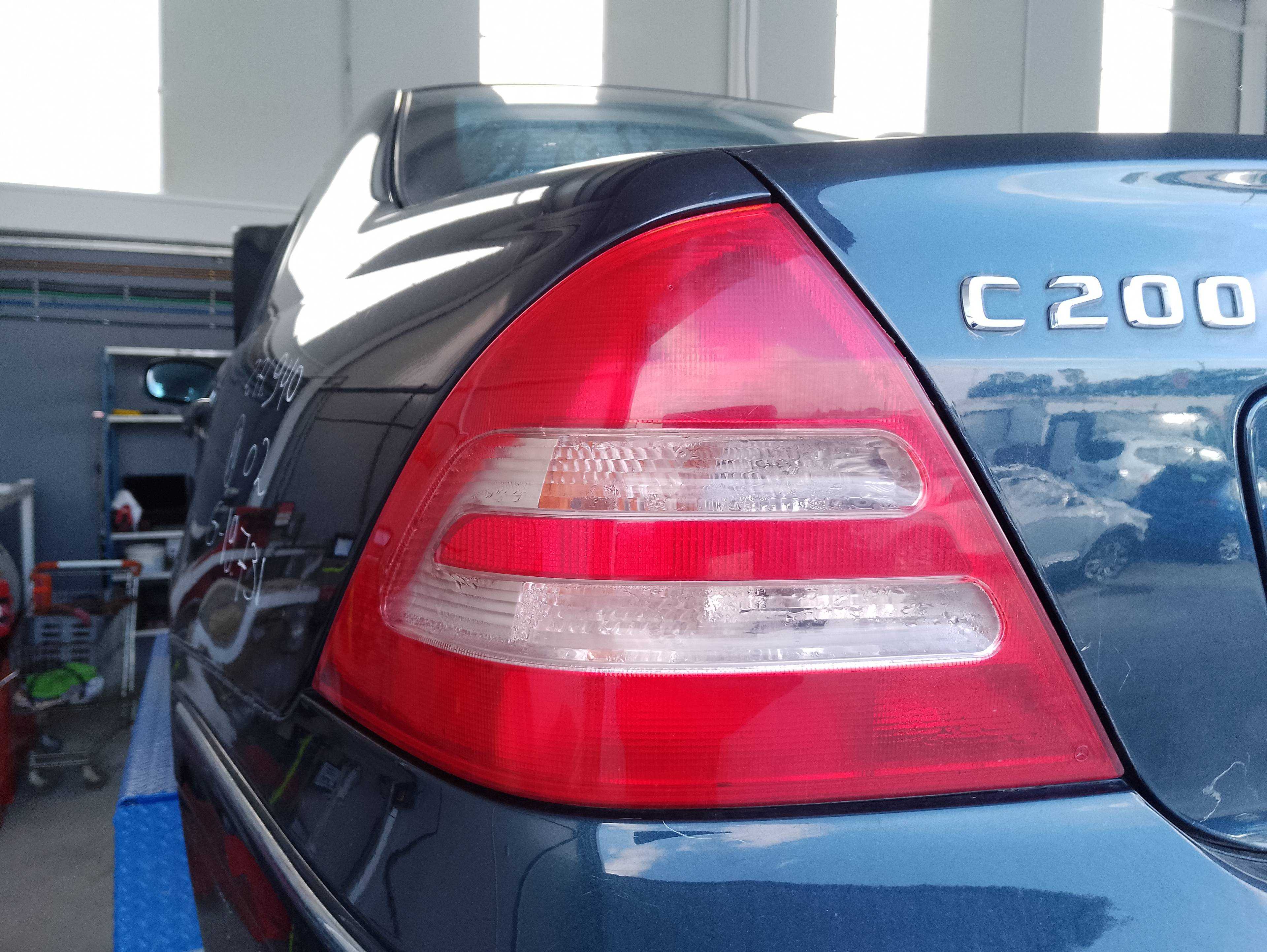 Recambio de piloto trasero izquierdo para mercedes-benz clase c (w203) berlina 200 compressor (203.042) referencia OEM IAM   