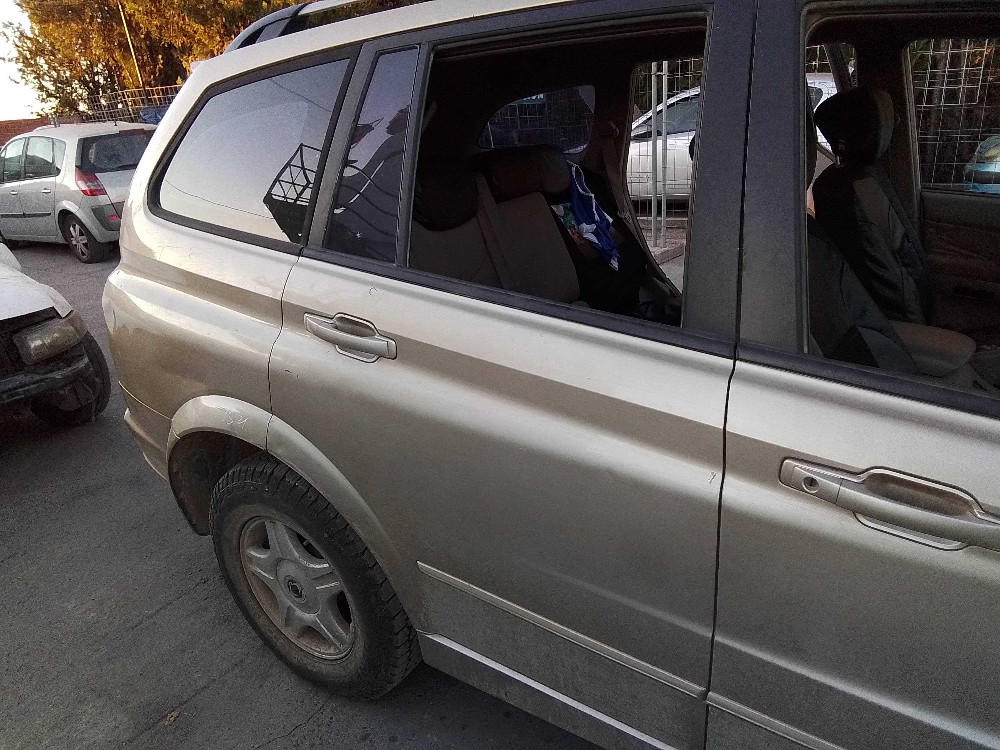 Recambio de puerta trasera derecha para ssangyong kyron 2.0 referencia OEM IAM   