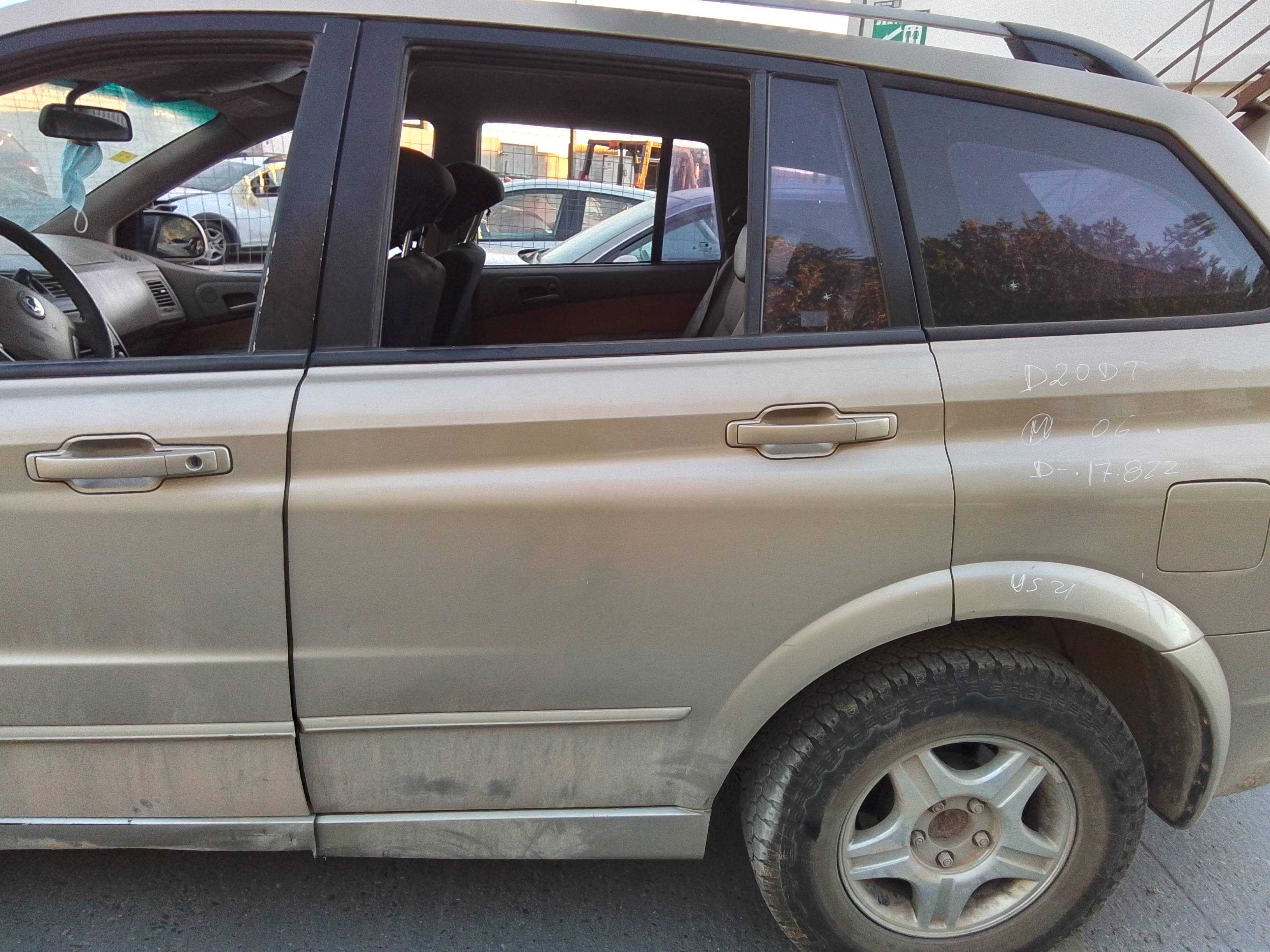 Recambio de puerta trasera izquierda para ssangyong kyron 2.0 referencia OEM IAM   