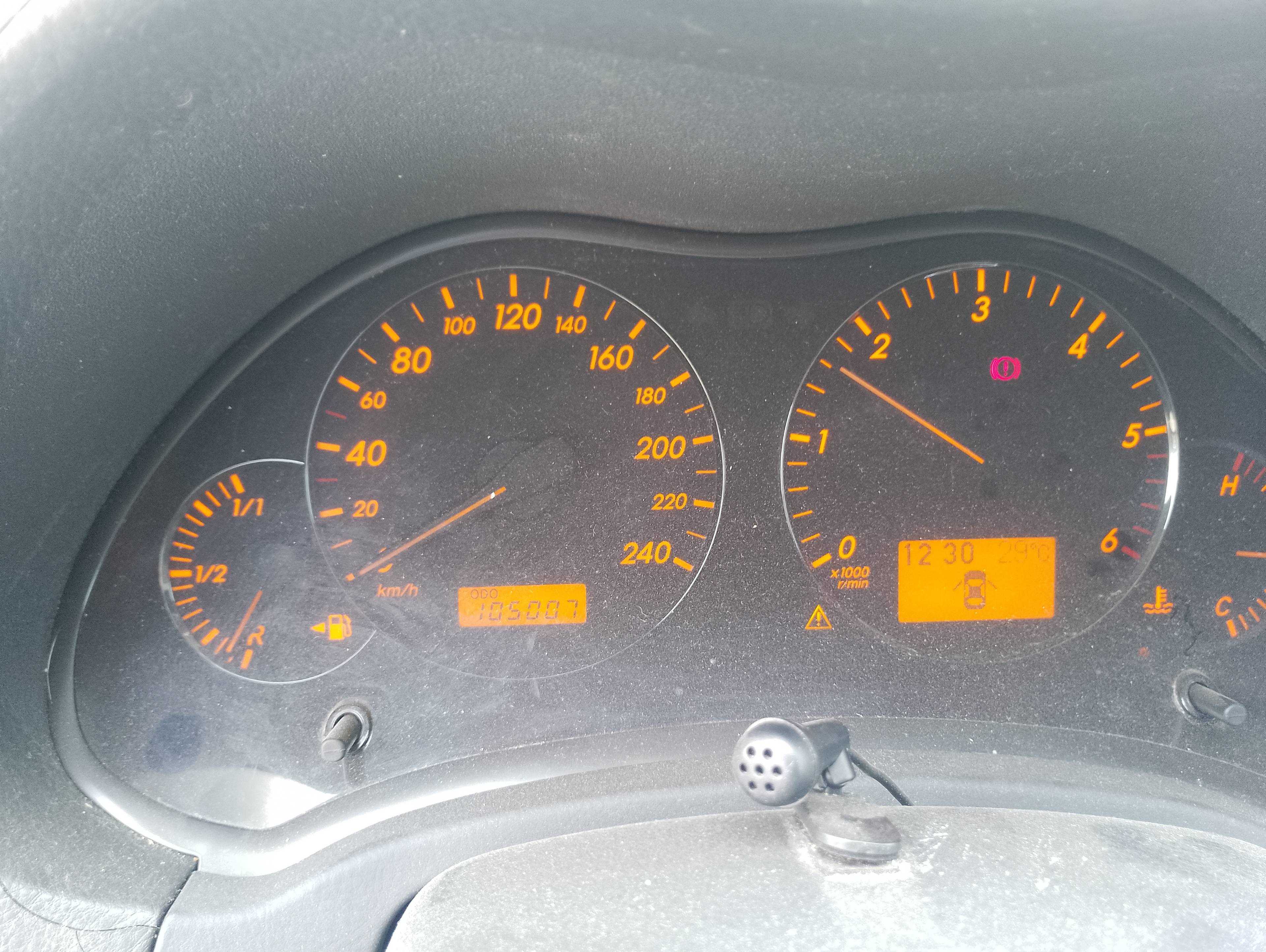 Recambio de cuadro instrumentos para toyota avensis berlina (t25) 2.0 d4-d executive berlina (5-ptas.) referencia OEM IAM   