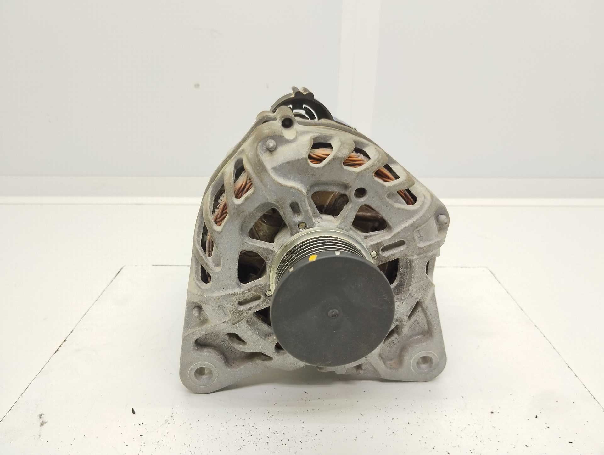 Recambio de alternador para nissan micra v (k14) acenta referencia OEM IAM TG12S333 231009092R VALEO