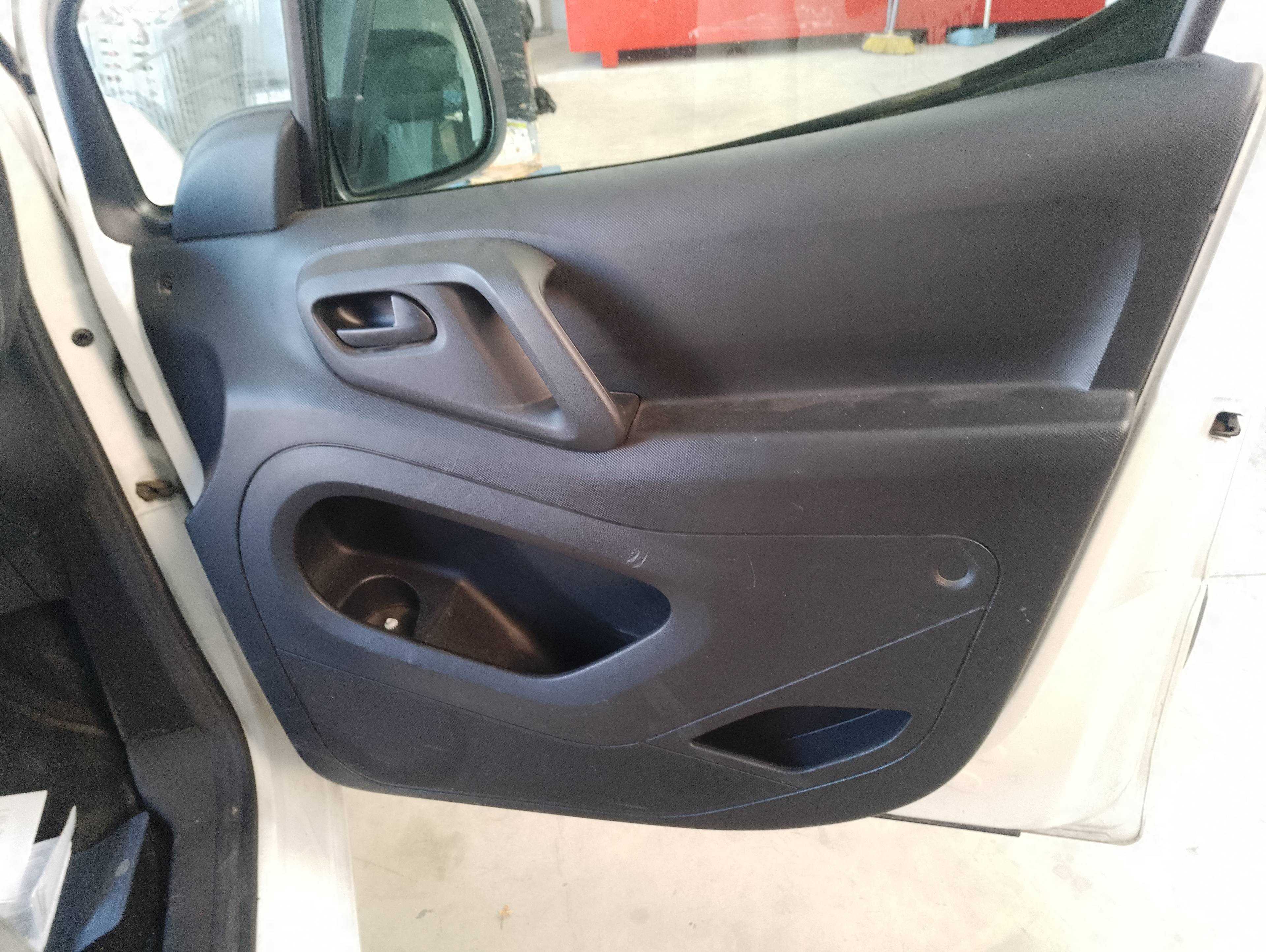 Recambio de guarnecido puerta delantera derecha para peugeot partner kasten l1 confort pack referencia OEM IAM   