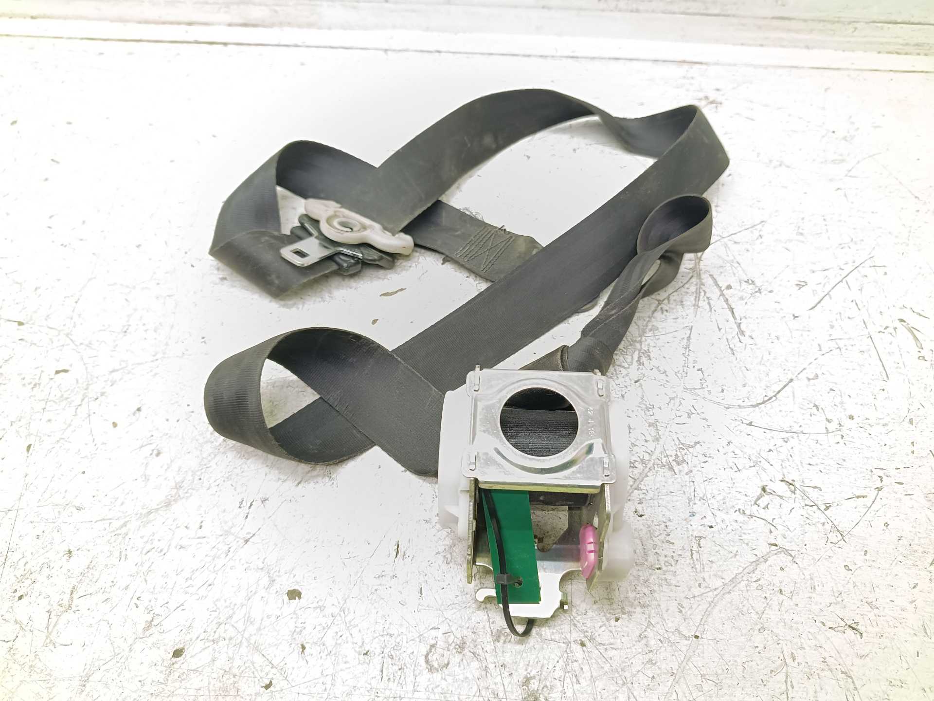 Recambio de cinturon seguridad trasero derecho para citroën berlingo station wagon xtr referencia OEM IAM 96700778XX  