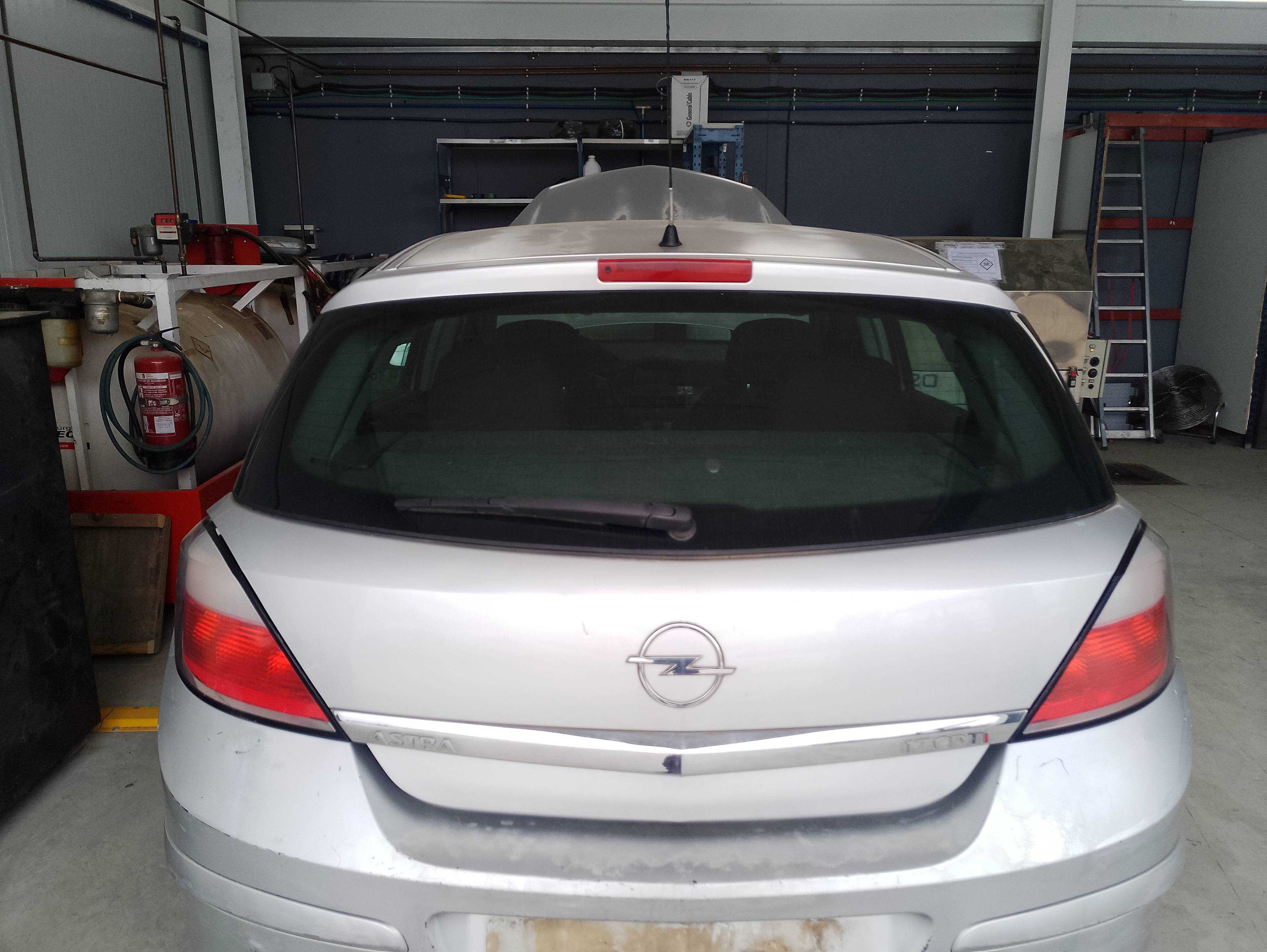 Recambio de porton trasero para opel astra h berlina cosmo referencia OEM IAM   