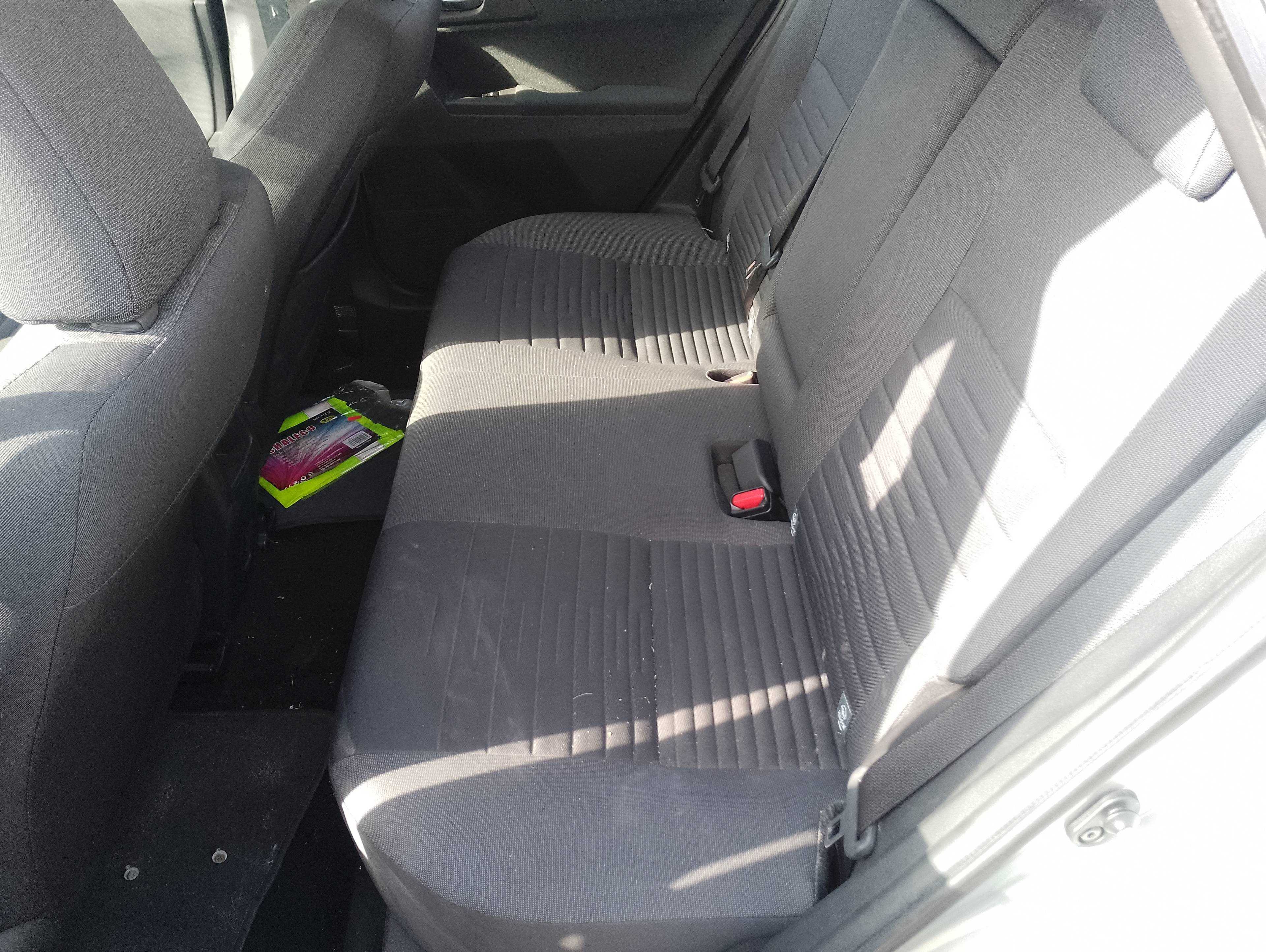 Recambio de asientos traseros para toyota auris active referencia OEM IAM   