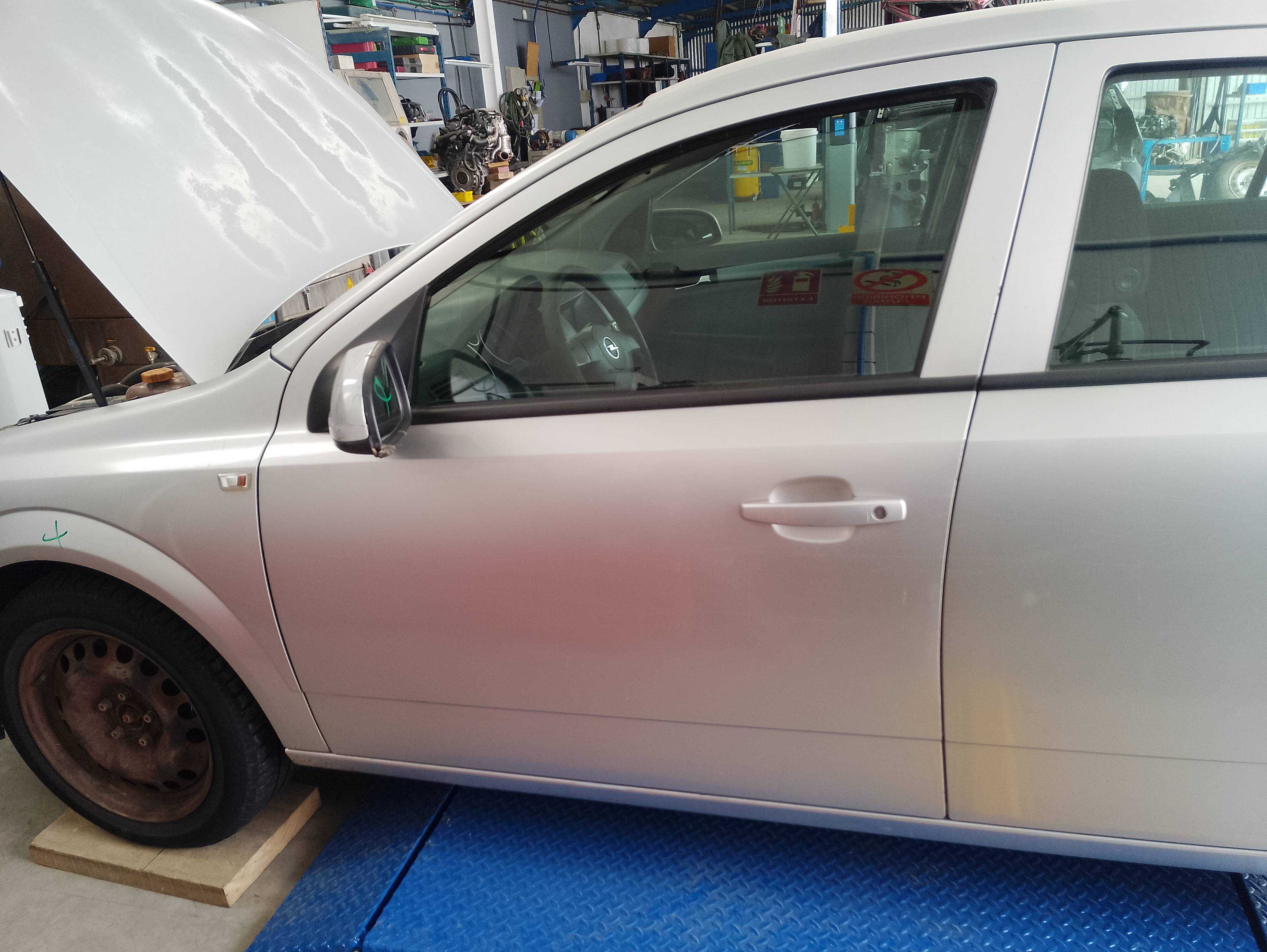Recambio de puerta delantera izquierda para opel astra h berlina cosmo referencia OEM IAM   