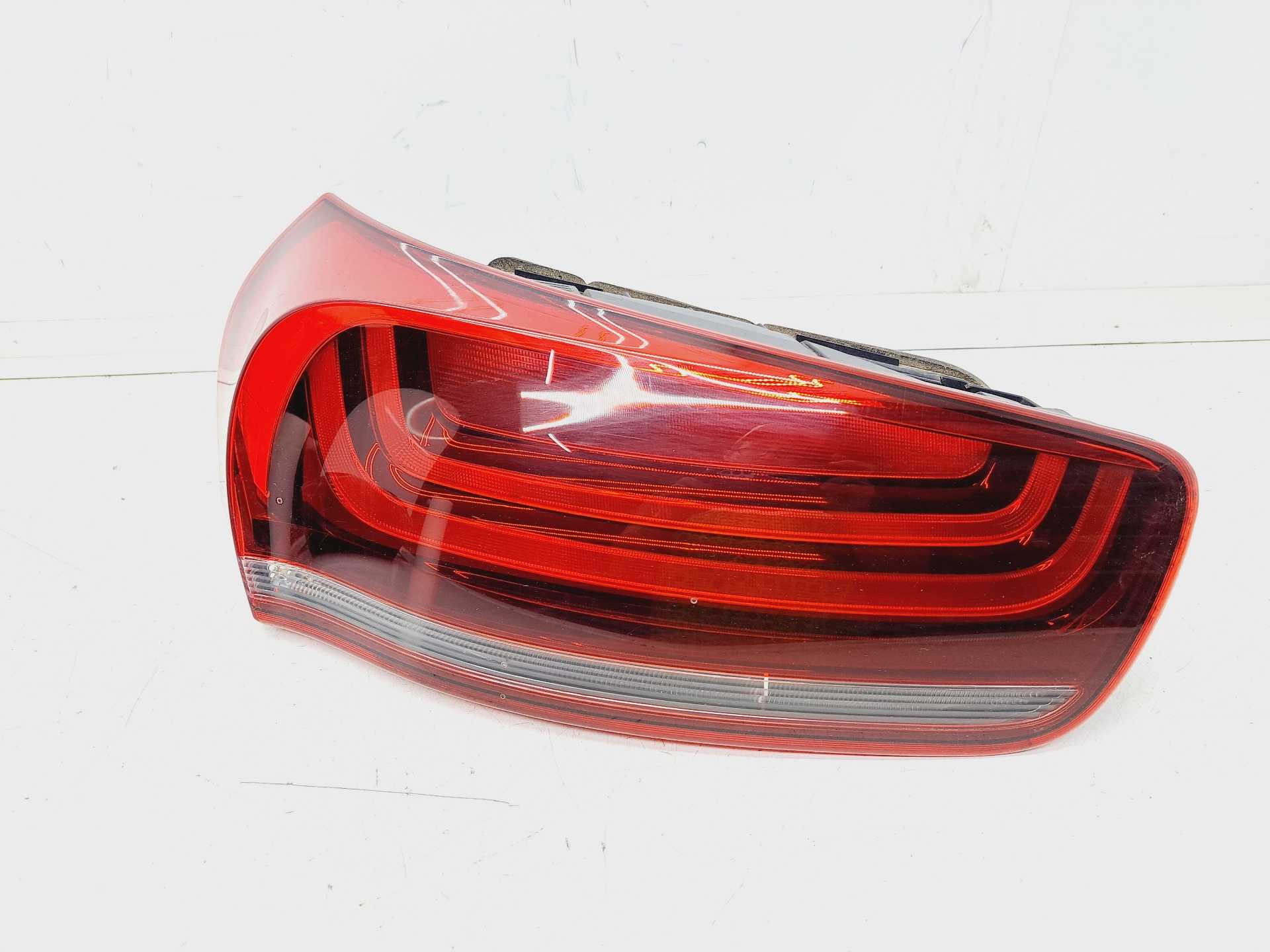 Recambio de piloto porton trasero izquierdo para citroën c4 picasso origins referencia OEM IAM 9814429980 HELLA 21023301L
