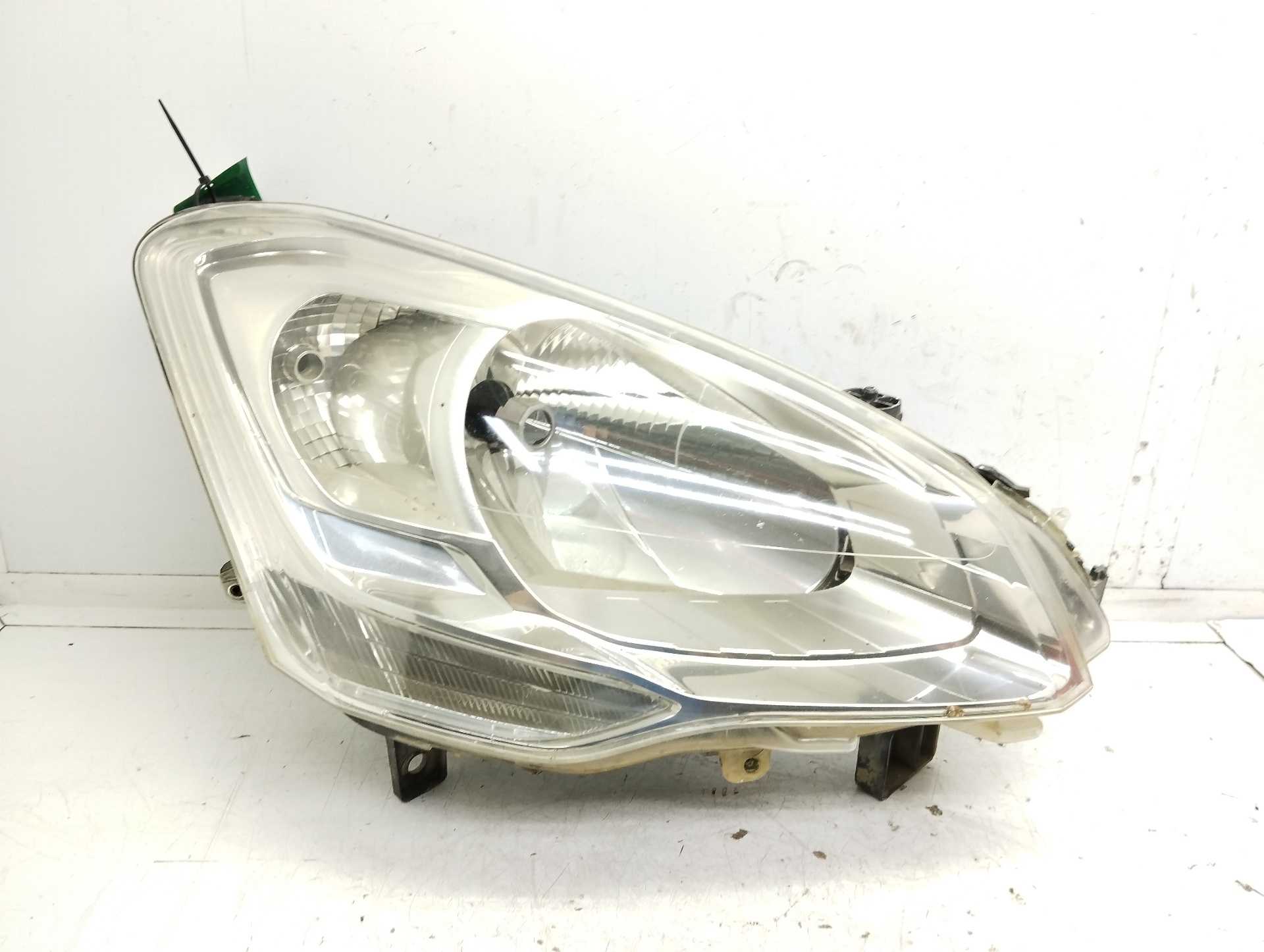 Recambio de faro derecho para citroën berlingo 1.6 hdi 92 multispace referencia OEM IAM 9682828180 89318041 