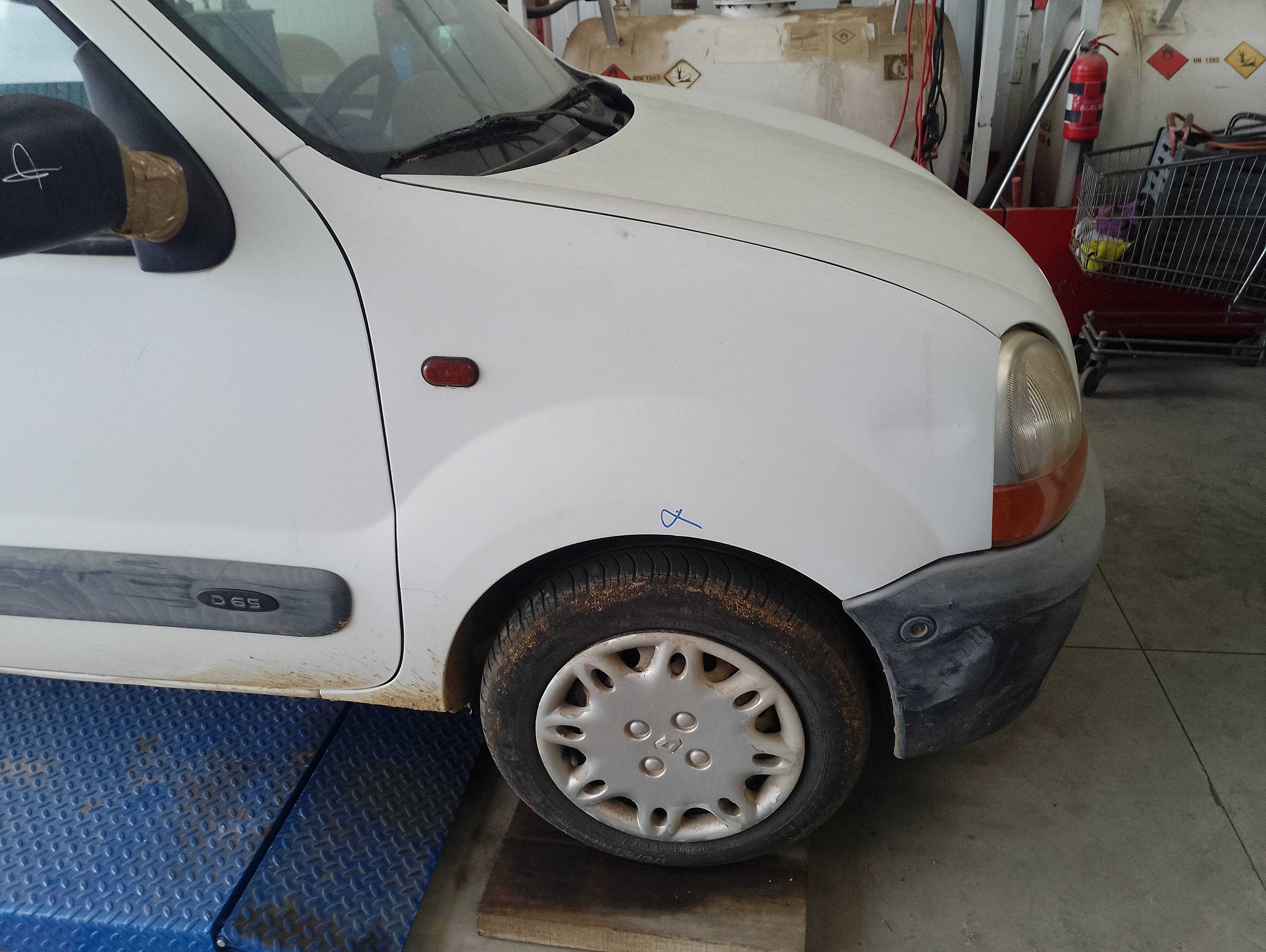 Recambio de aleta delantera derecha para renault kangoo (f/kc0) alize referencia OEM IAM   