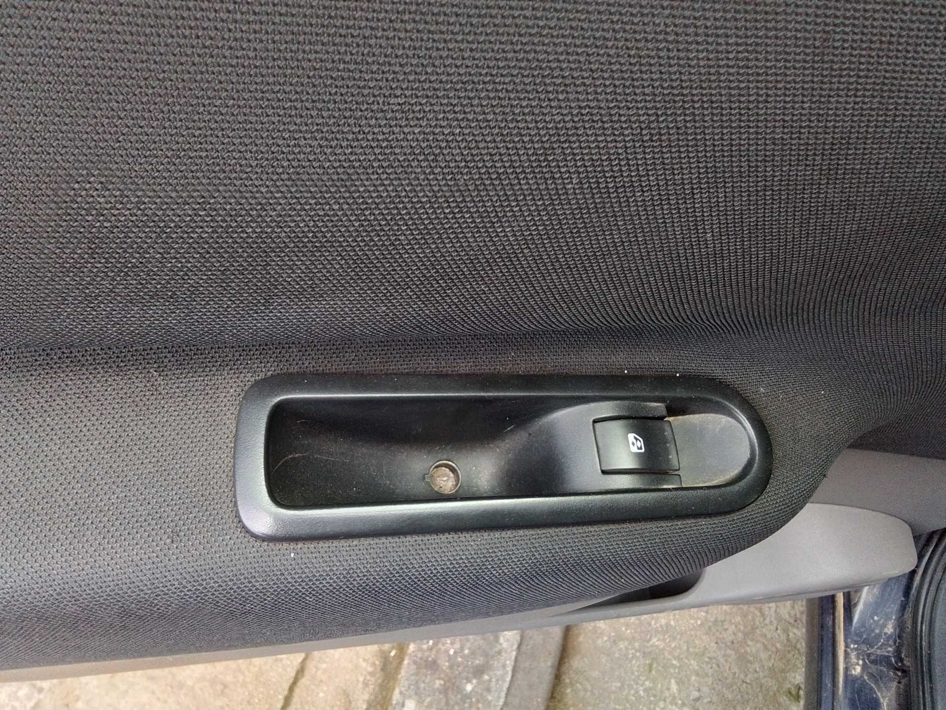 Recambio de mando elevalunas trasero izquierdo para renault scenic ii adventure by coronel tapiocca referencia OEM IAM   