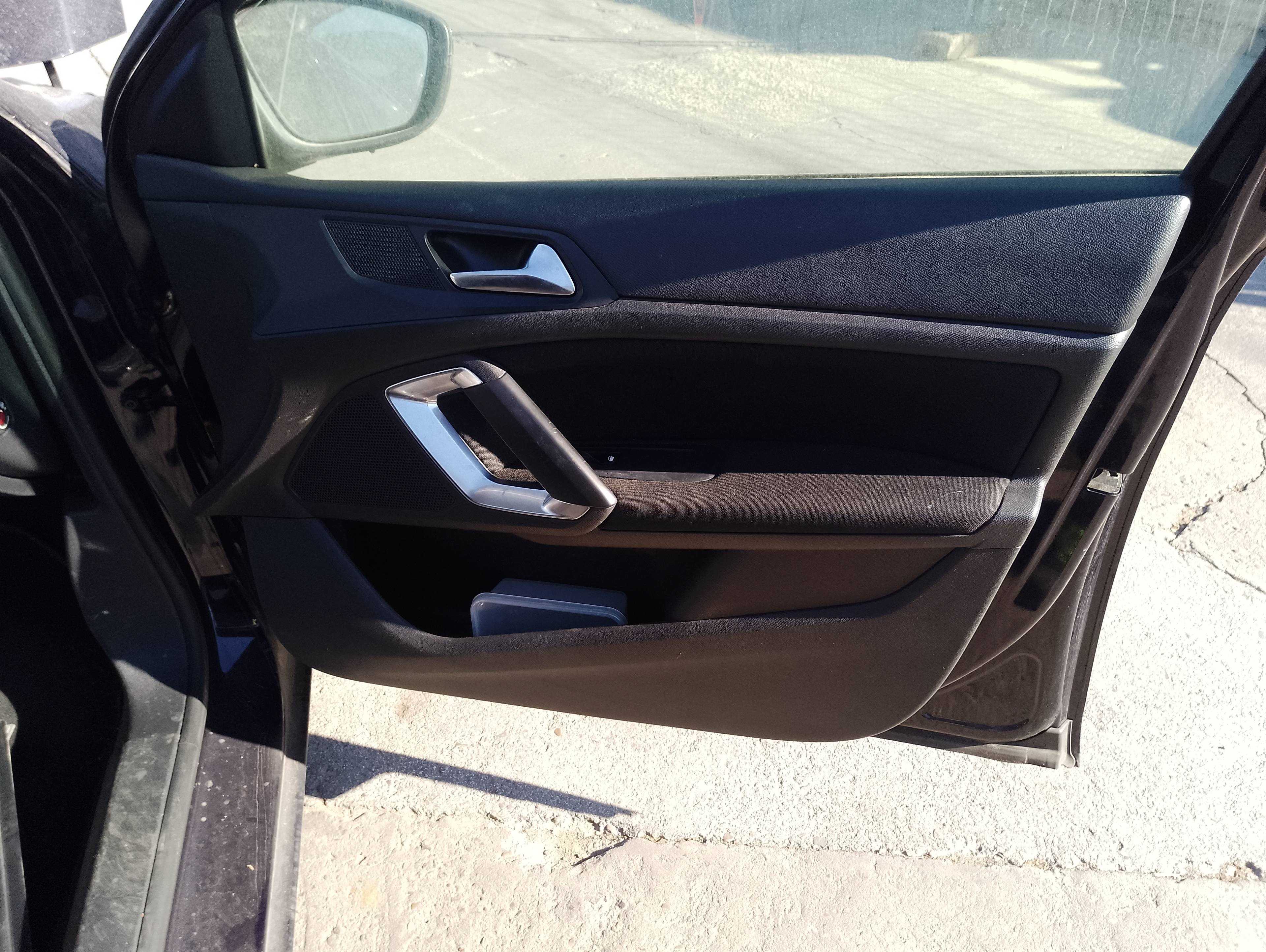 Recambio de guarnecido puerta delantera derecha para peugeot 308 active referencia OEM IAM   