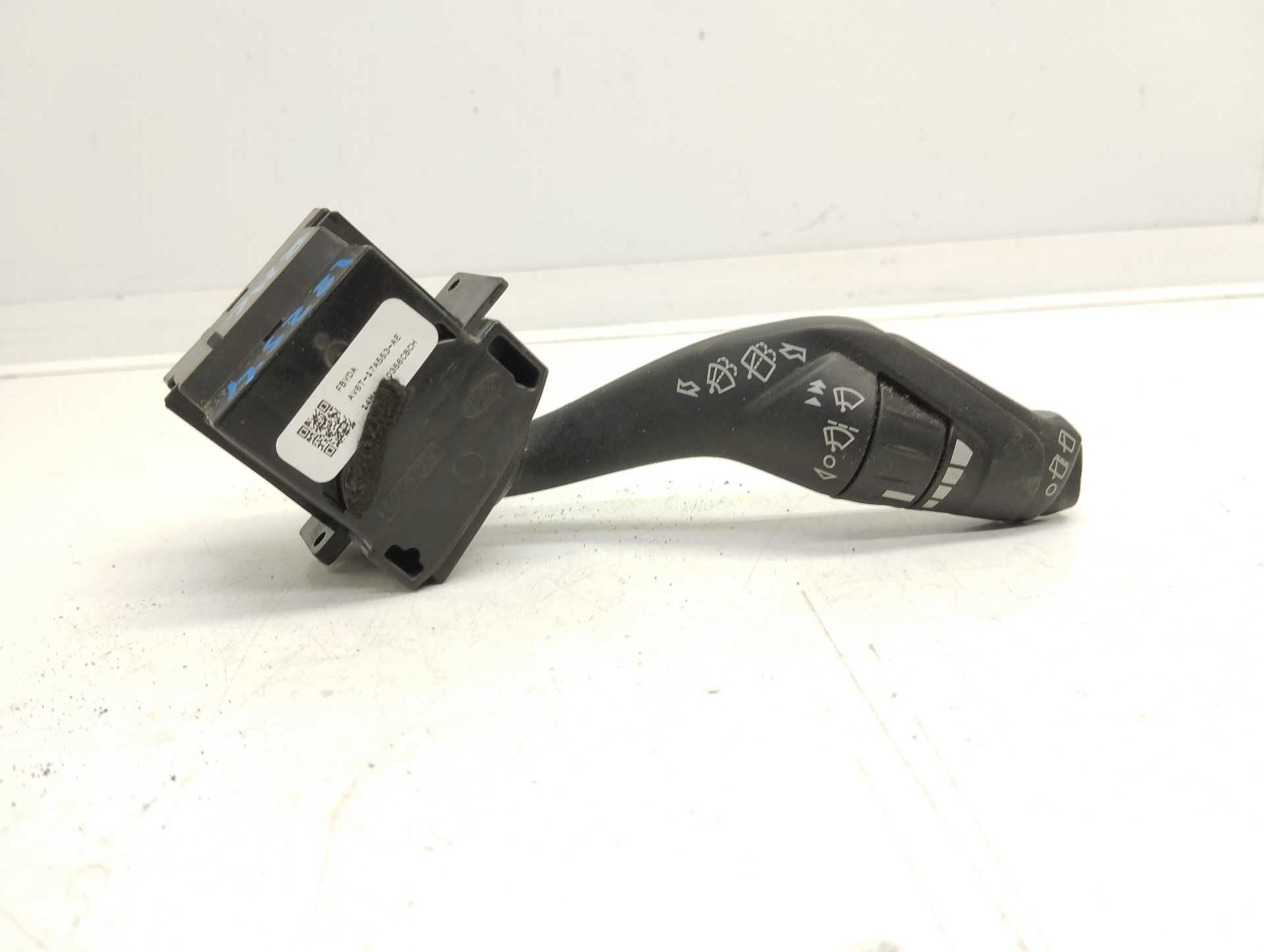 Recambio de mando limpia para ford focus lim. (cb8) 1.6 tdci cat referencia OEM IAM AV6T17A553AE  