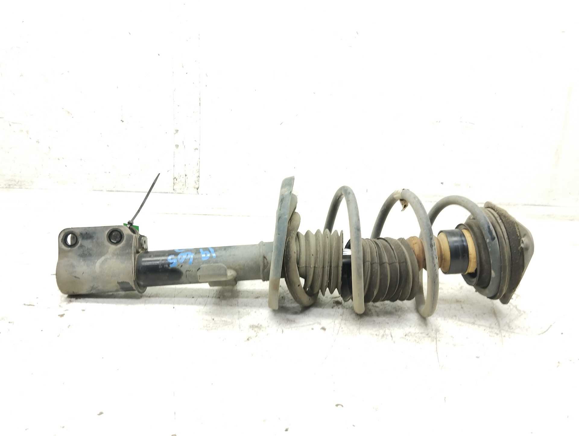 Recambio de amortiguador delantero izquierdo para renault clio iv 1.5 dci referencia OEM IAM 543020808R  