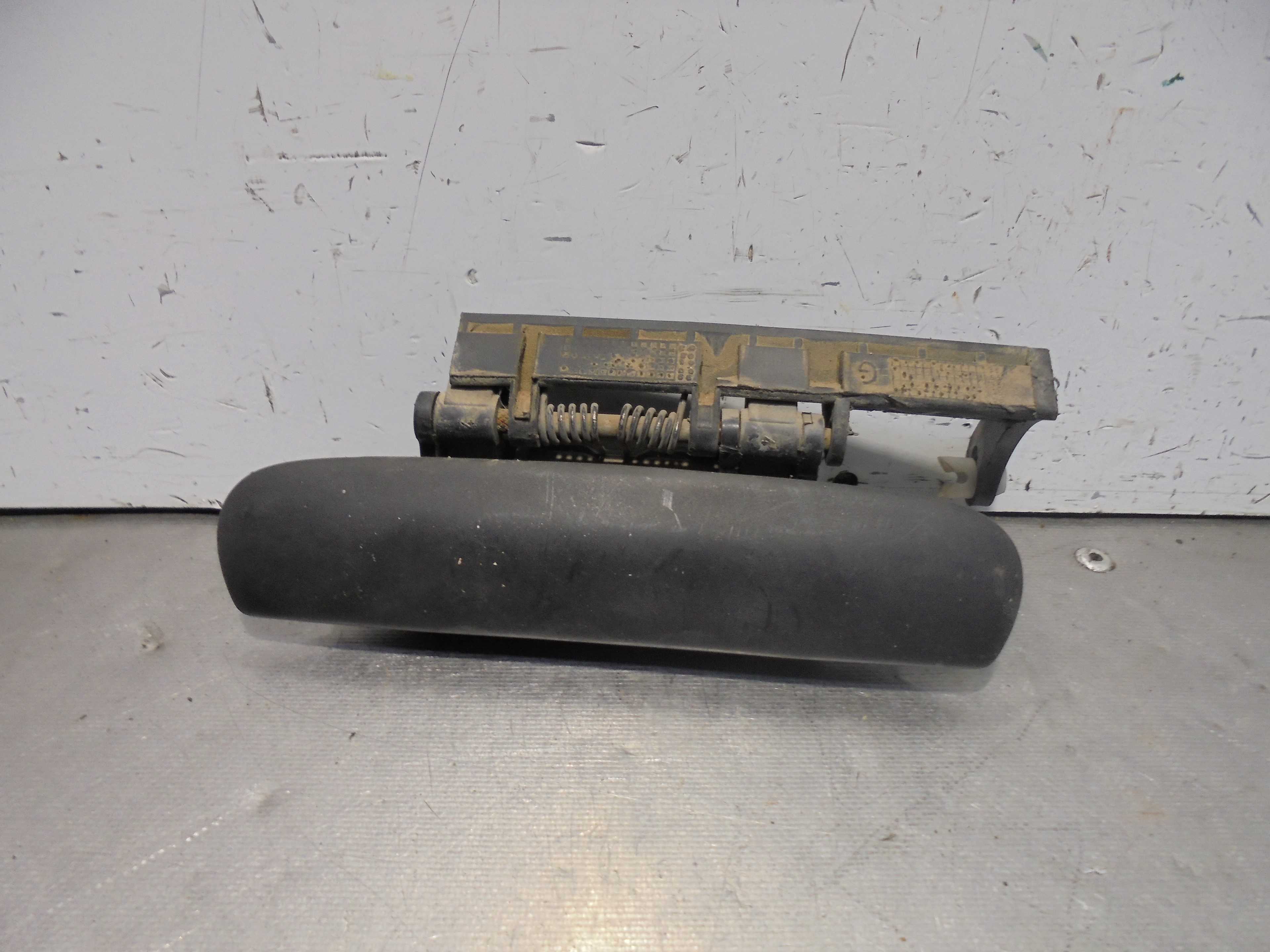 Recambio de maneta exterior delantera izquierda para citroën xsara picasso 1.6 referencia OEM IAM 9633343677  