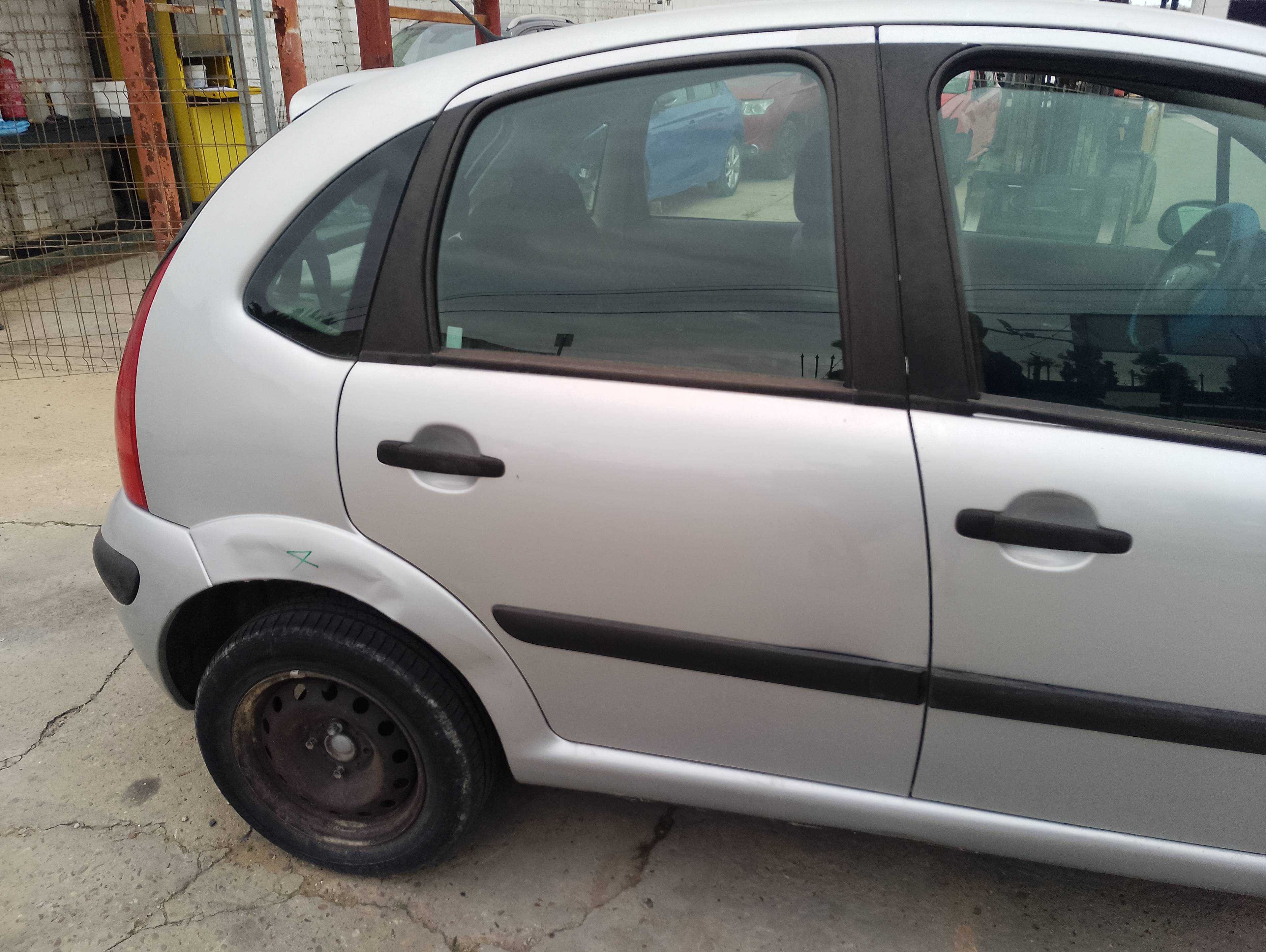 Recambio de puerta trasera derecha para citroën c3 1.1 furio referencia OEM IAM   