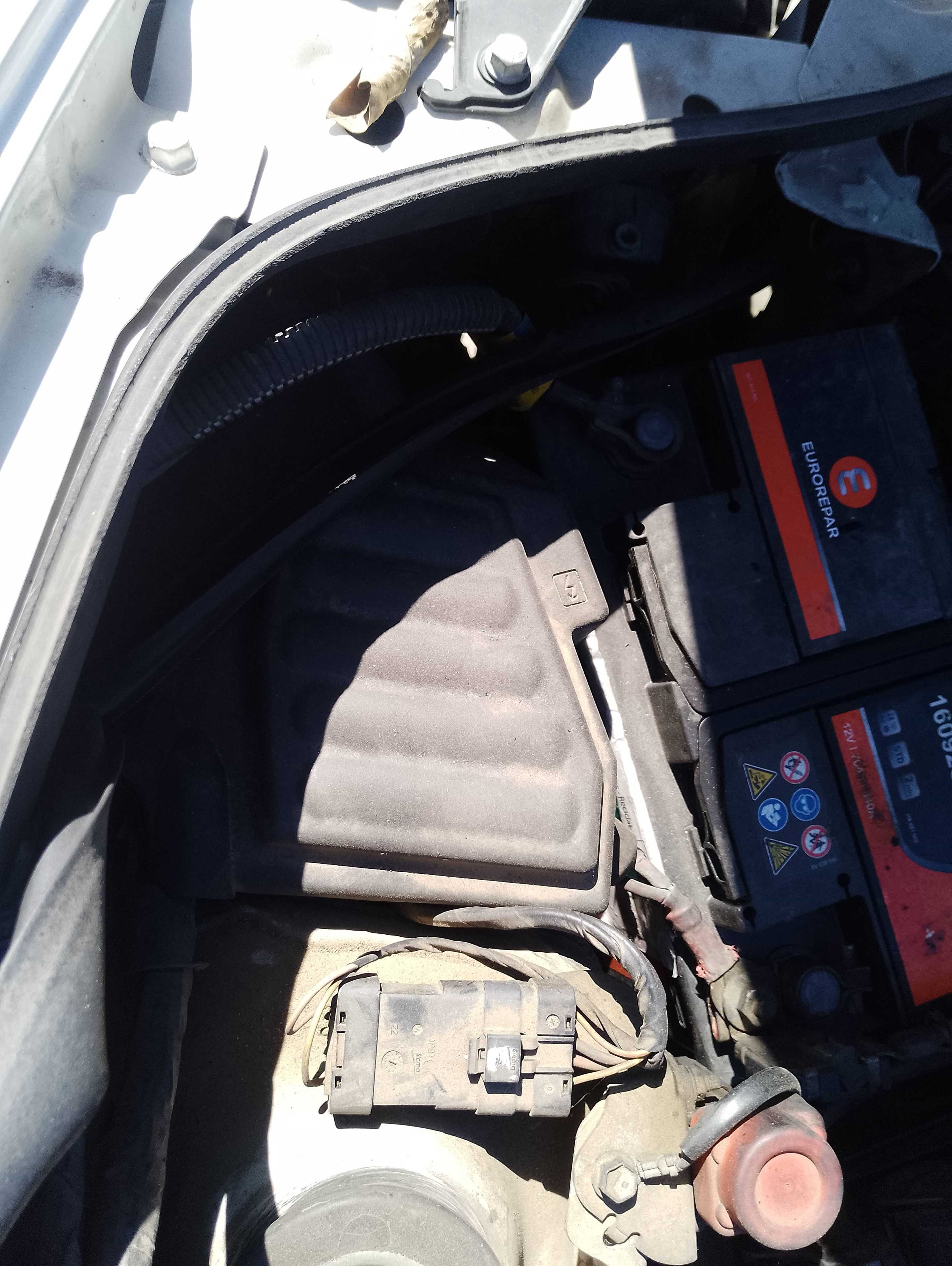 Recambio de caja reles / fusibles para renault kangoo (f/kc0) alize referencia OEM IAM   