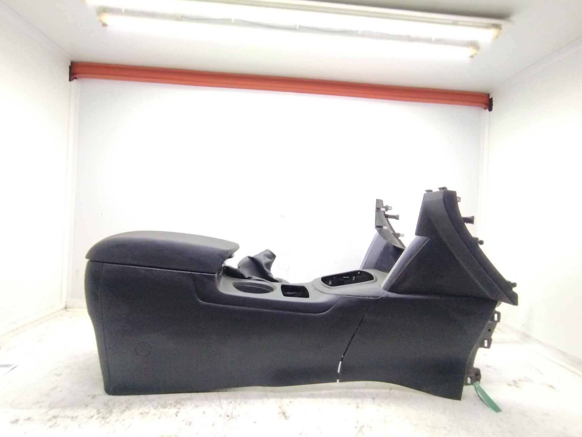 Recambio de consola central para mazda cx-5 center-line 2wd referencia OEM IAM  D11R64420C02 