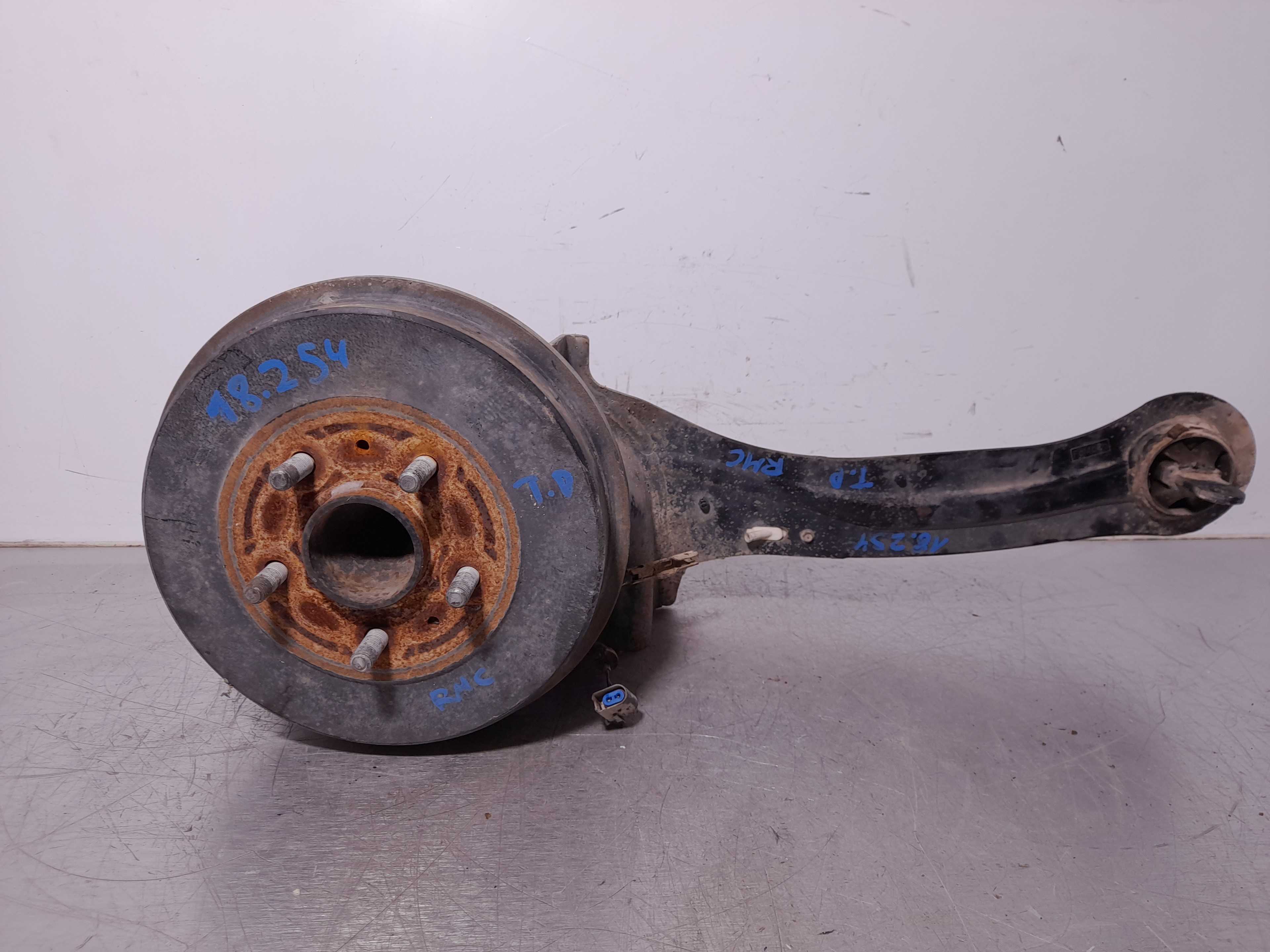 Recambio de mangueta trasera derecha para ford focus lim. (cb8) 1.6 tdci cat referencia OEM IAM  1780076 