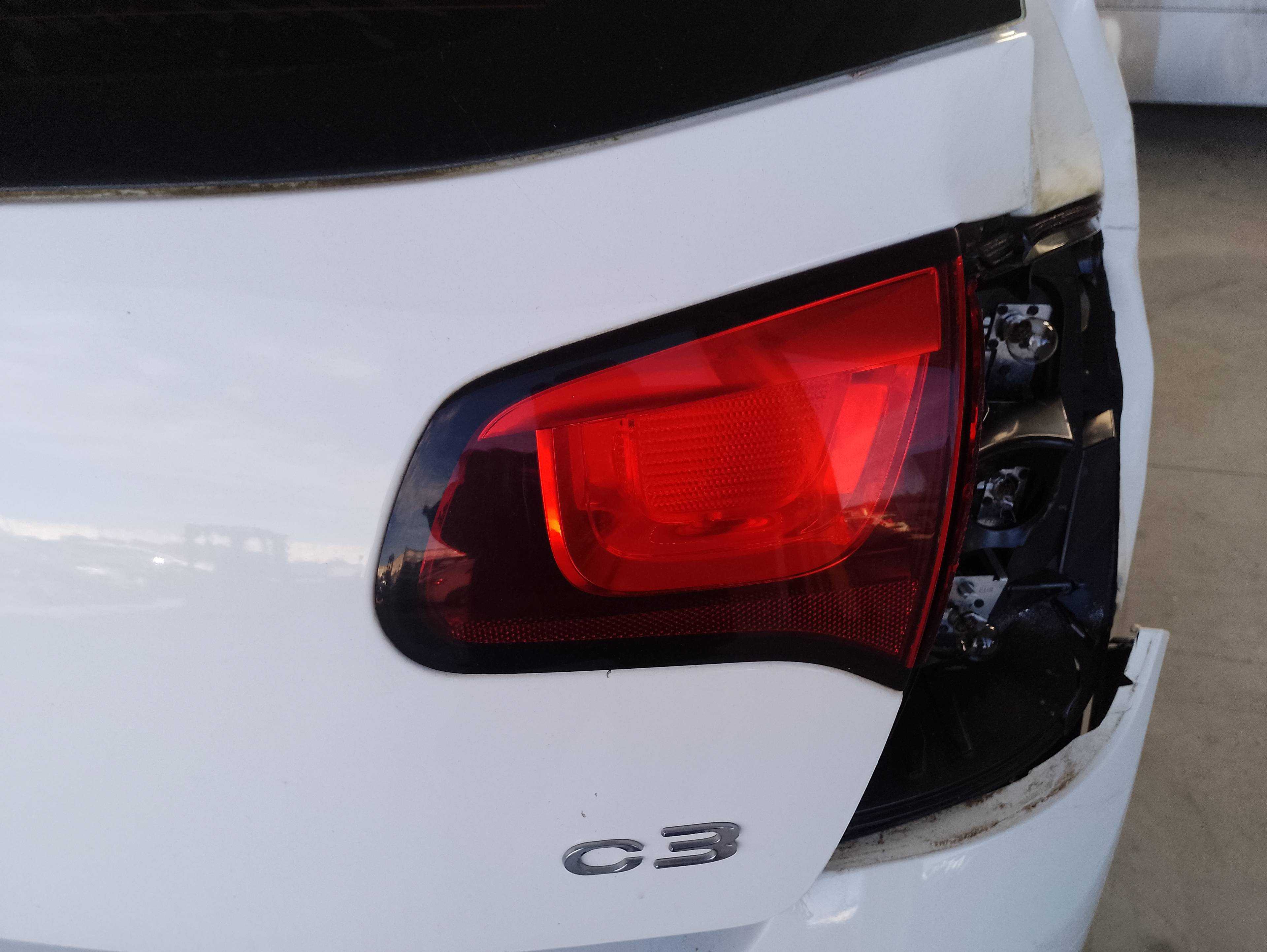 Recambio de piloto porton trasero derecho para citroën c3 attraction referencia OEM IAM   