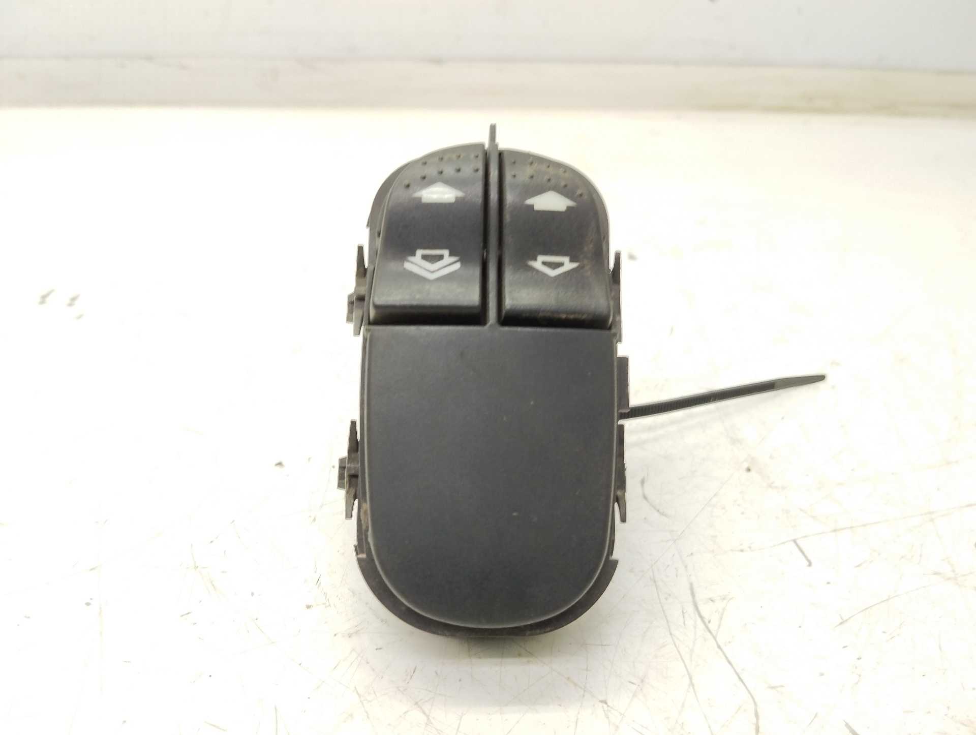 Recambio de mando elevalunas delantero izquierdo para ford focus berlina (cak) ambiente referencia OEM IAM YS4T14529AA 03162310 