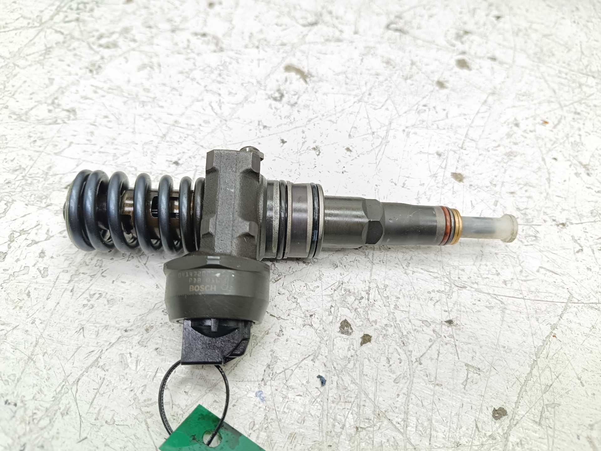 Recambio de inyector para volkswagen passat berlina (3c2) advance referencia OEM IAM 038130073AG 0414720215 