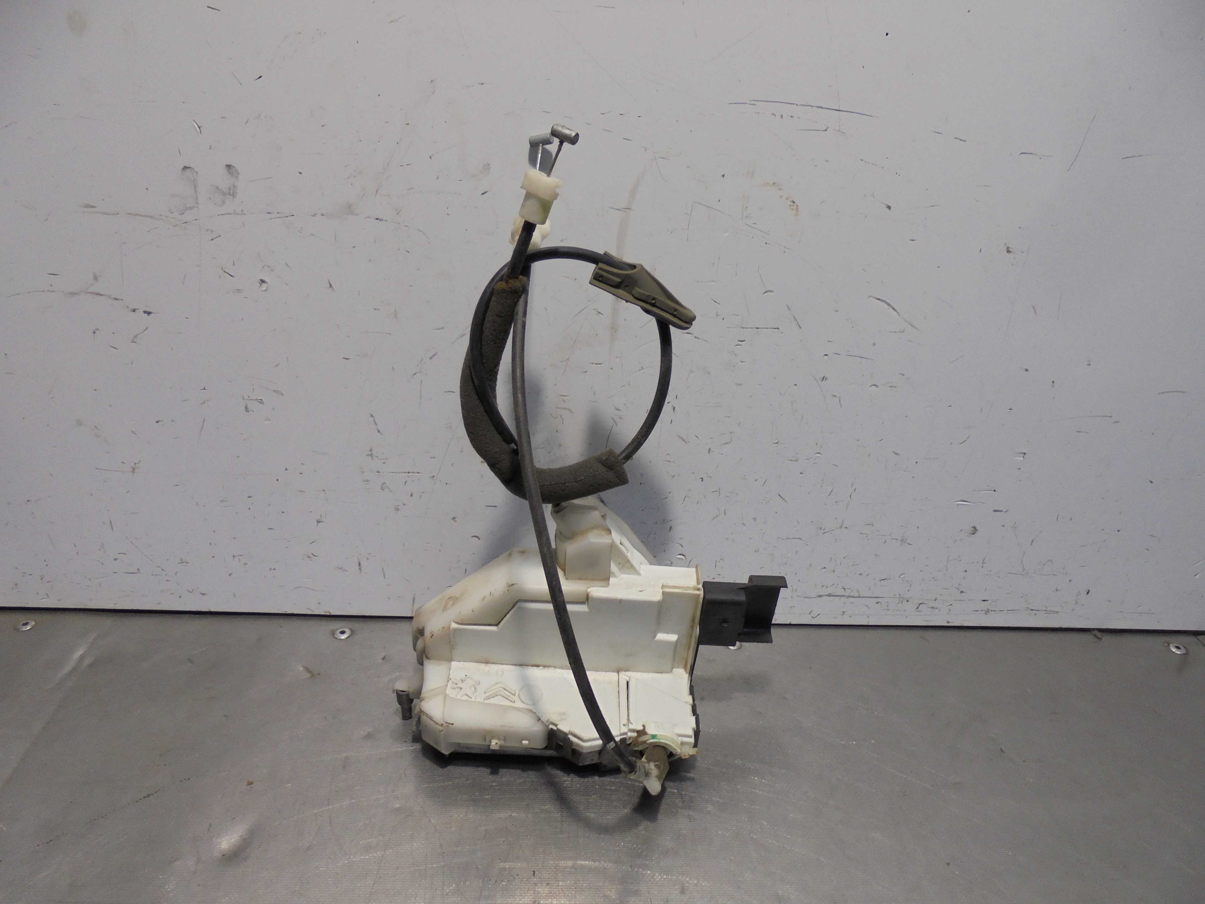 Recambio de cerradura puerta delantera derecha para citroën c3 sx referencia OEM IAM 732308 ELECTRICA 5 PUERTAS 