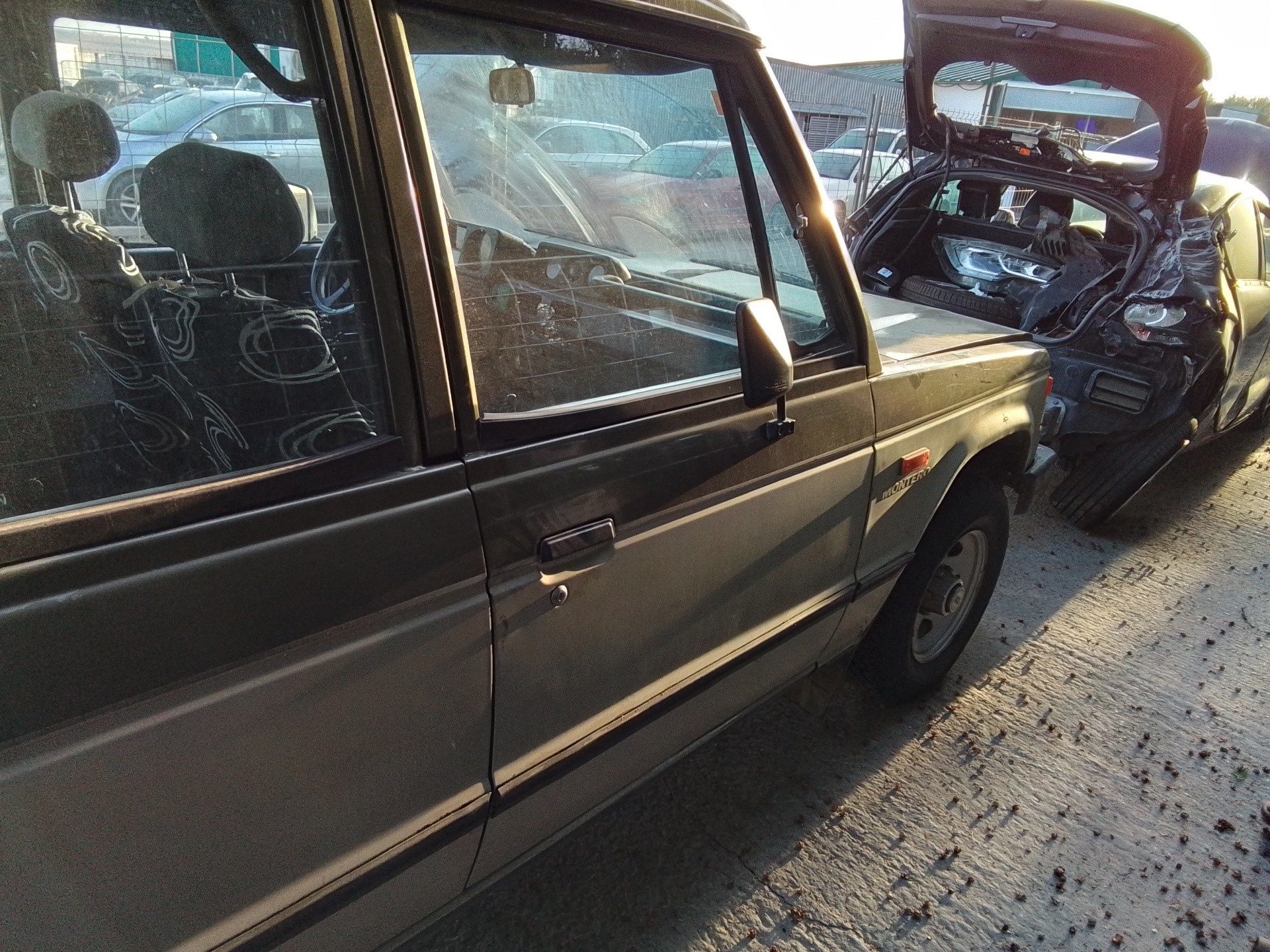 Recambio de puerta delantera derecha para mitsubishi pajero 2.3 diesel referencia OEM IAM   