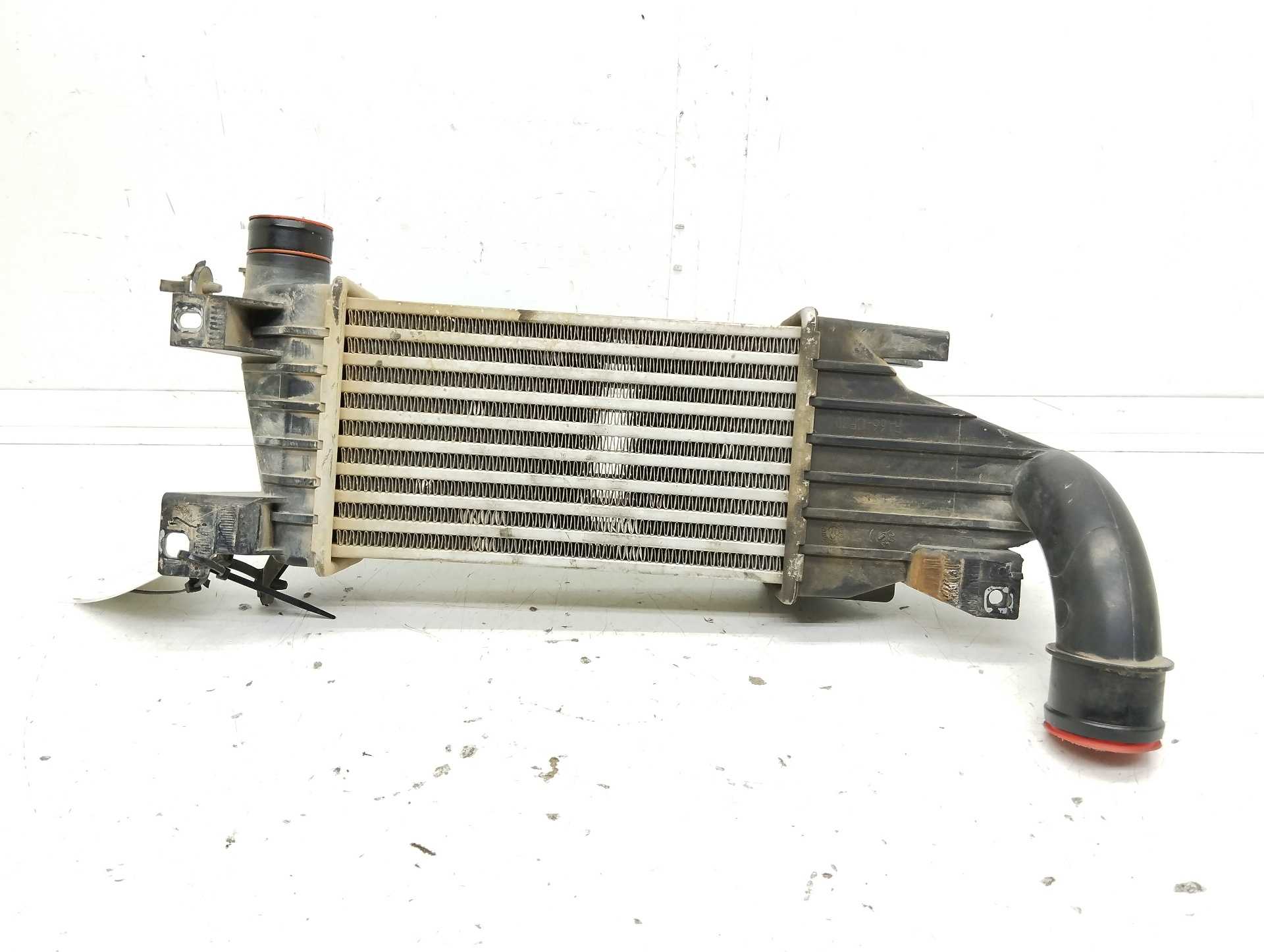 Recambio de intercooler para opel astra h berlina cosmo referencia OEM IAM 13128926  