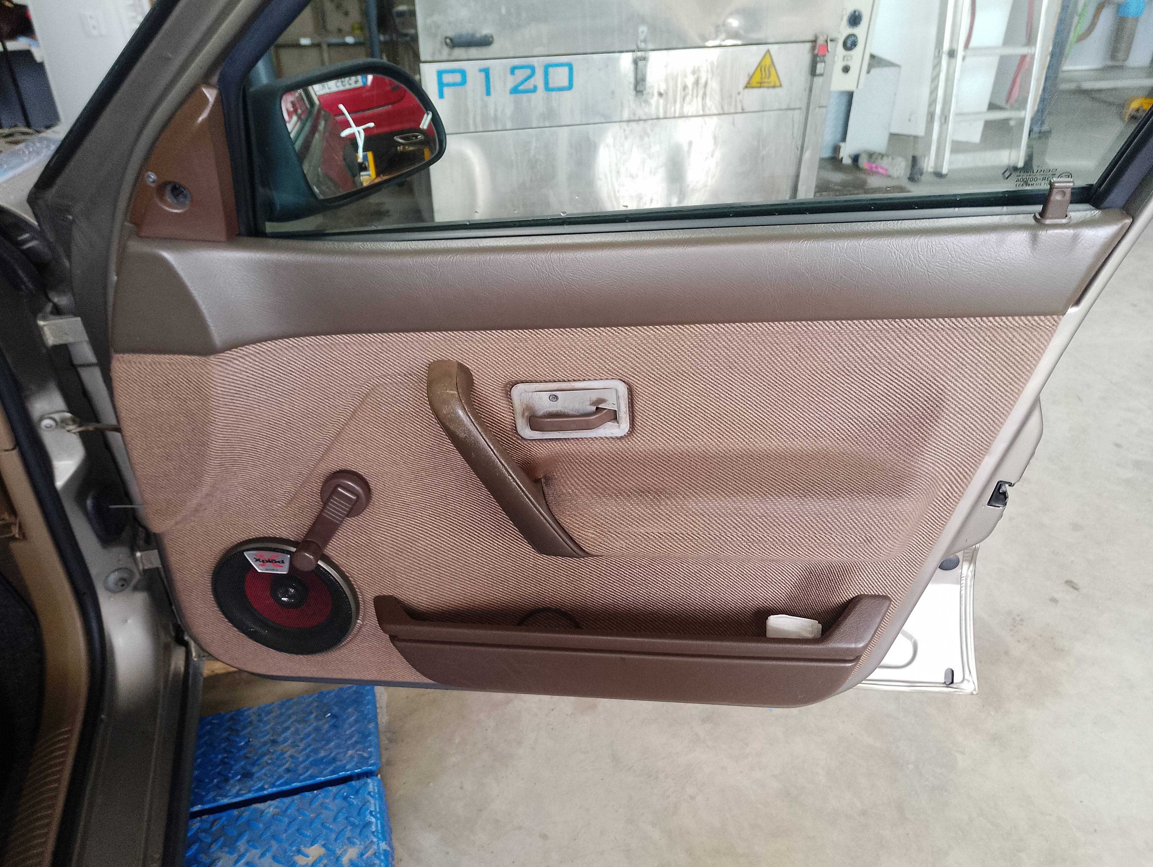 Recambio de guarnecido puerta delantera derecha para renault 19 hatchback (b/c53) gtd referencia OEM IAM   