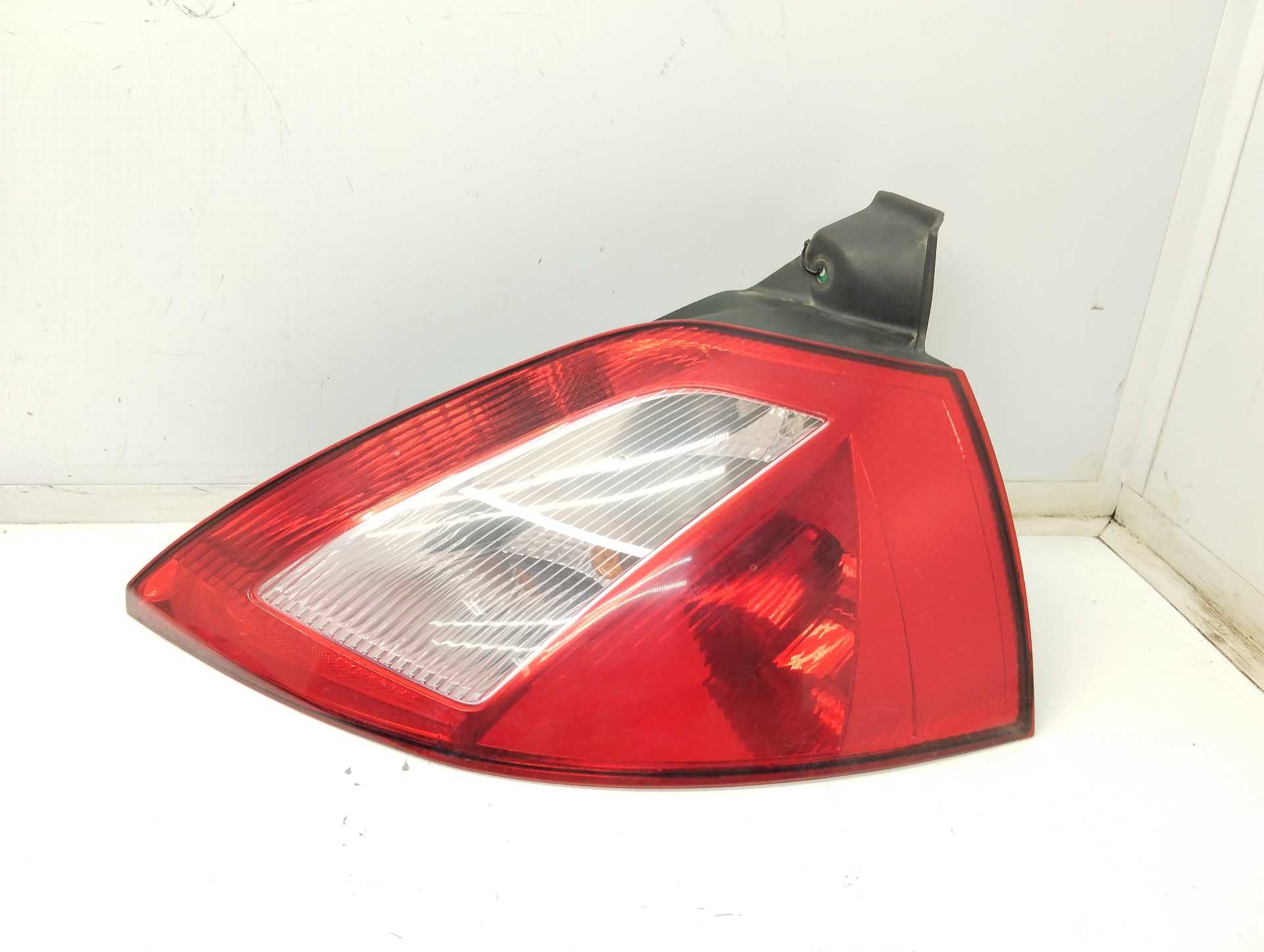 Recambio de piloto trasero derecho para renault megane ii classic berlina confort authentique referencia OEM IAM 8200073237 8939