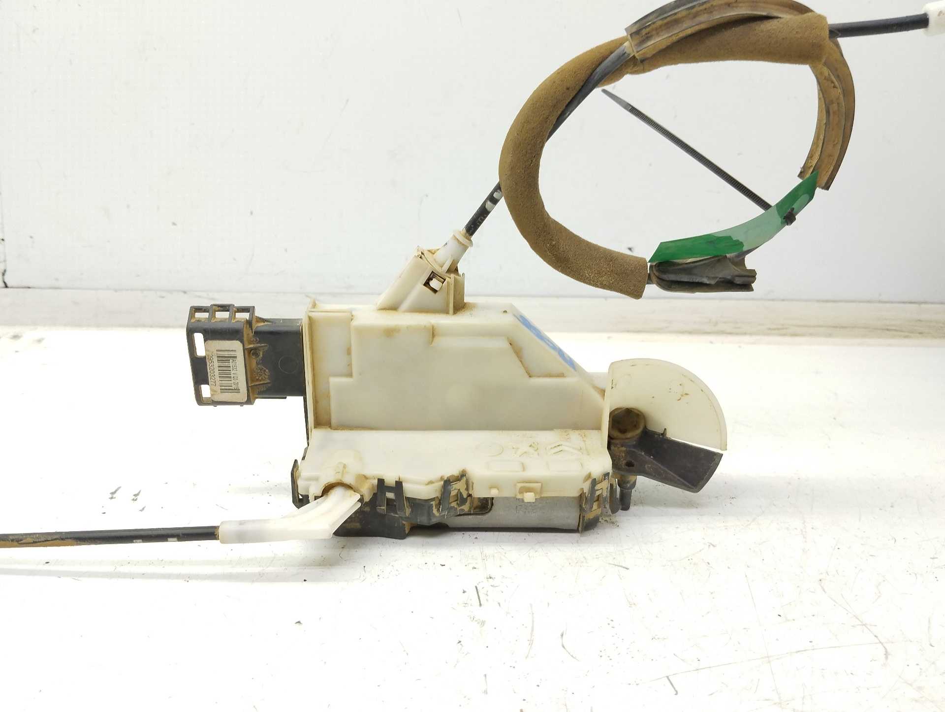 Recambio de cerradura puerta delantera izquierda para citroën berlingo 1.6 hdi 92 multispace referencia OEM IAM PSA828406 ARMA01