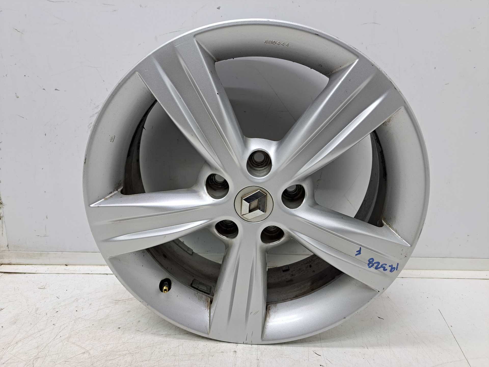 Recambio de llanta para renault koleos bose edition referencia OEM IAM R17 403001910R 403007071R