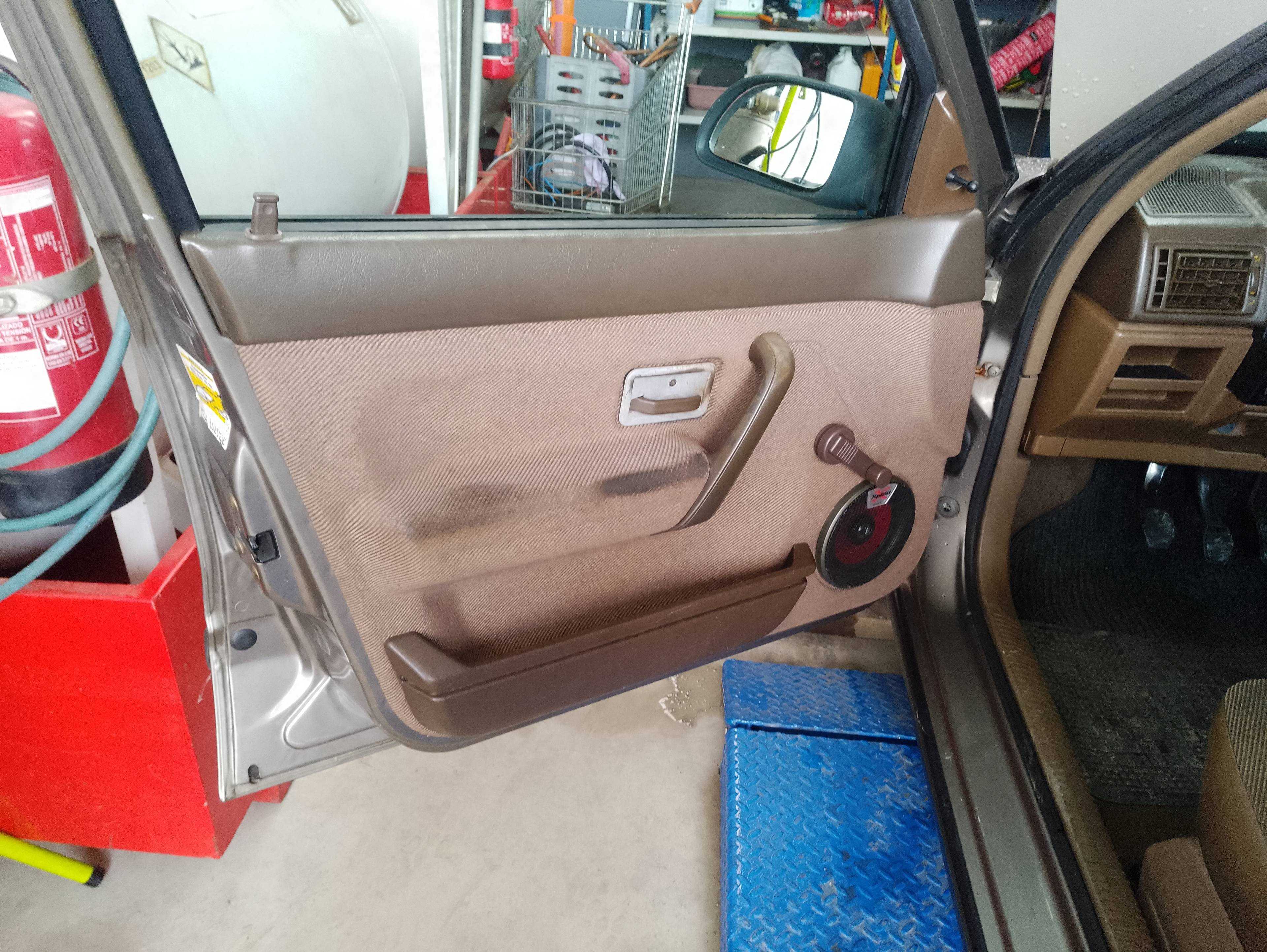 Recambio de guarnecido puerta delantera izquierda para renault 19 hatchback (b/c53) gtd referencia OEM IAM   