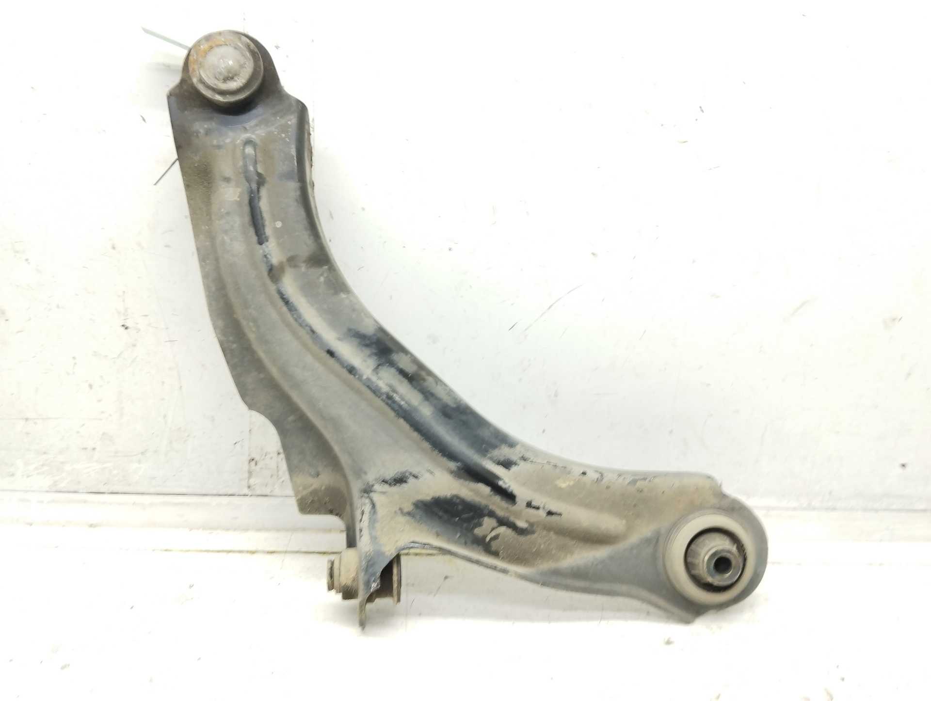 Recambio de brazo suspension inferior delantero izquierdo para renault clio iv 1.5 dci referencia OEM IAM   