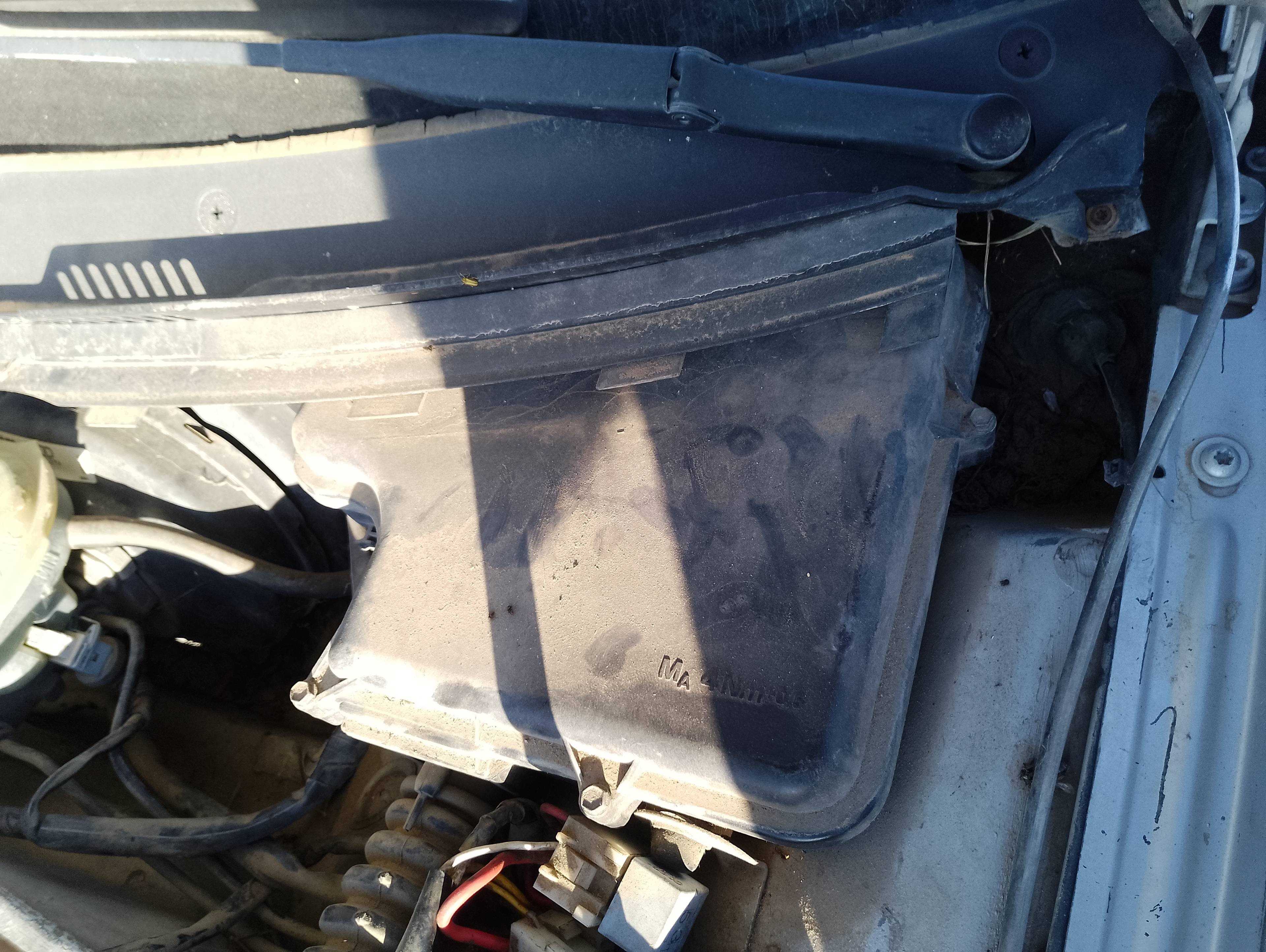 Recambio de caja reles / fusibles para audi a4 berlina (b5) 1.9 tdi referencia OEM IAM   