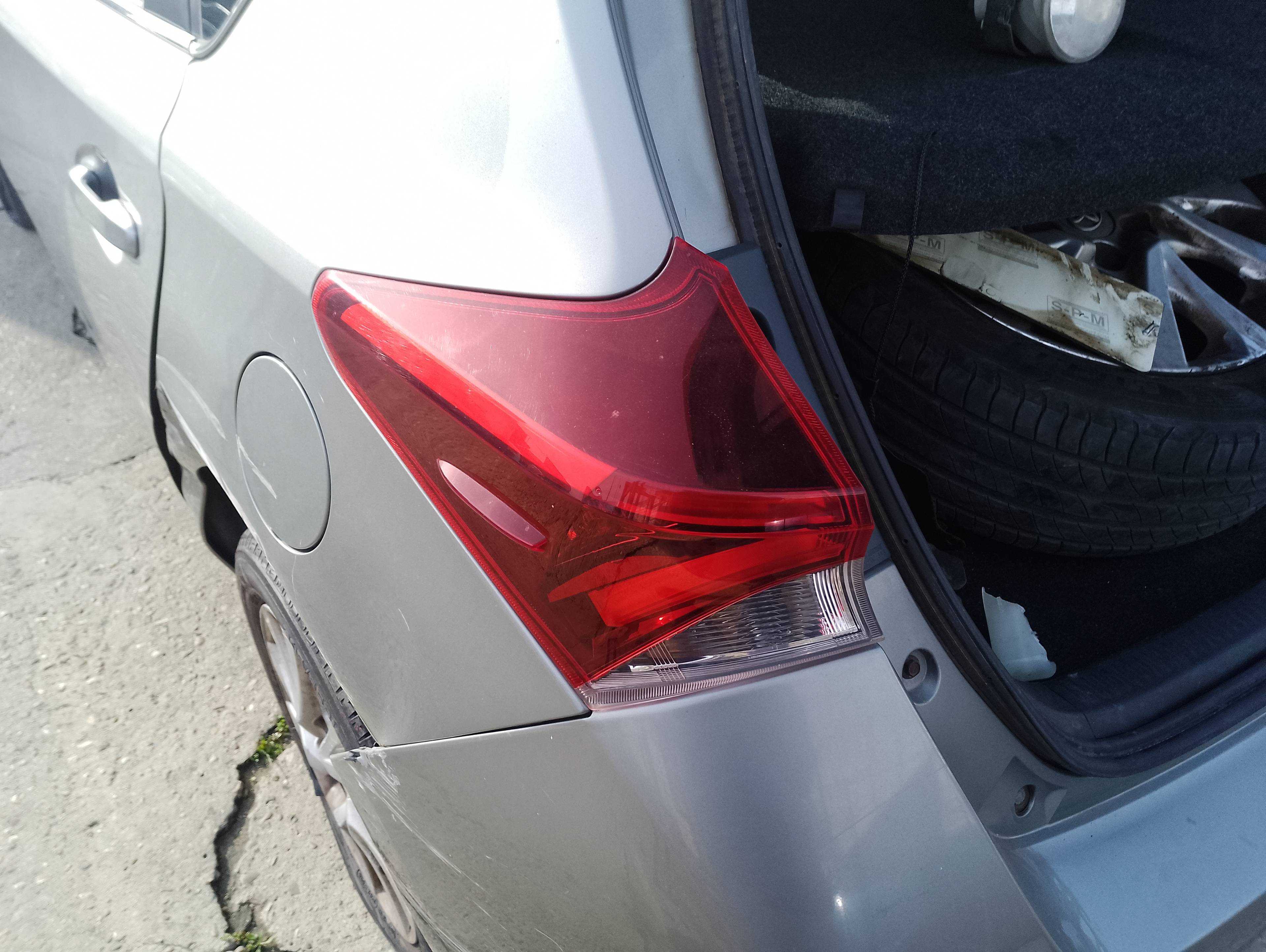 Recambio de piloto trasero izquierdo para toyota auris active referencia OEM IAM   