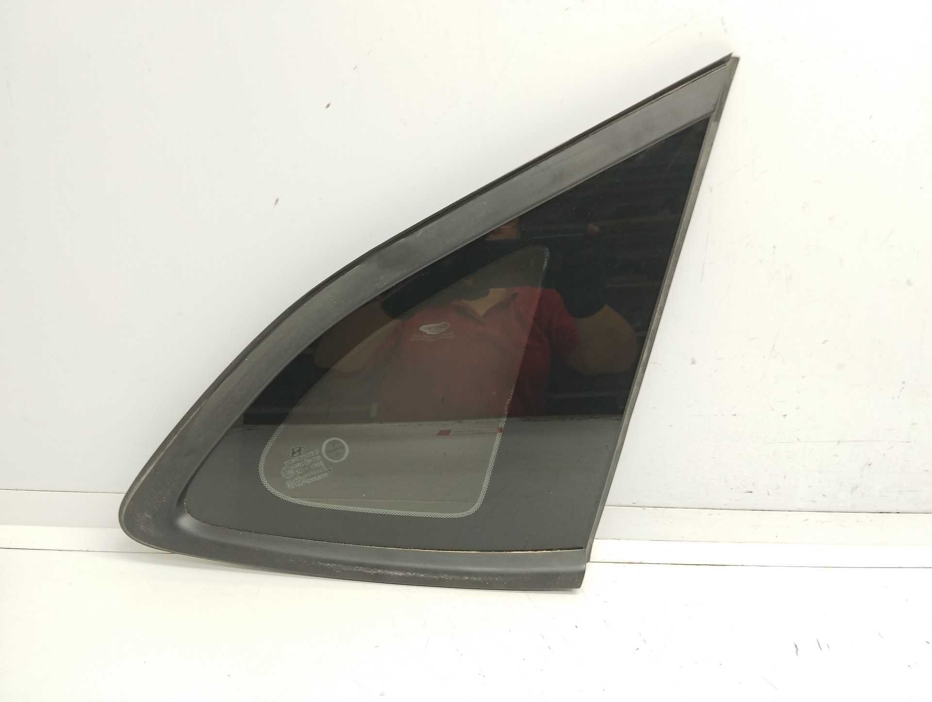 Recambio de luna custodia trasera derecha para hyundai tucson classic blue referencia OEM IAM E001143 87820D3000 
